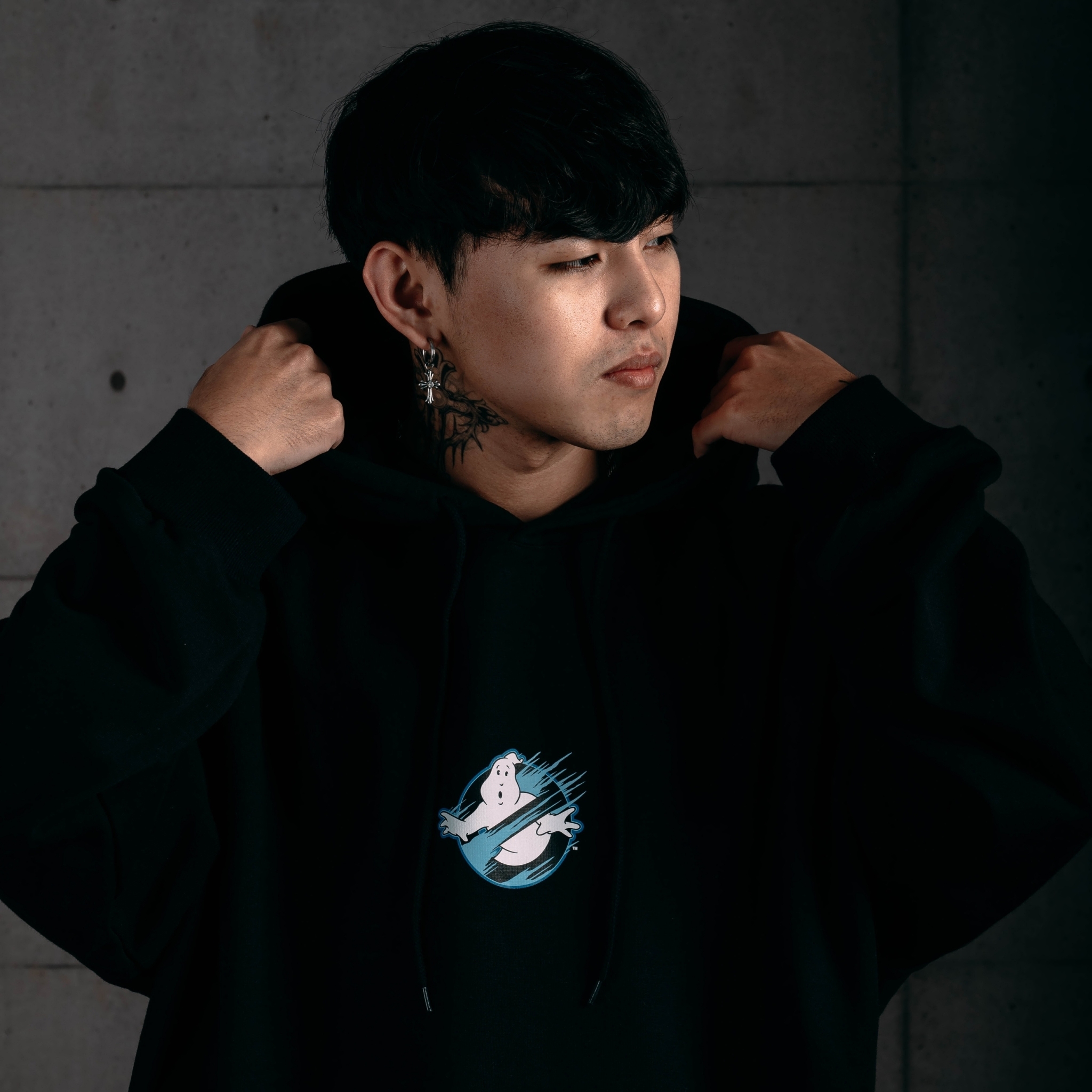 魔鬼剋星冰天地凍帽T-黑