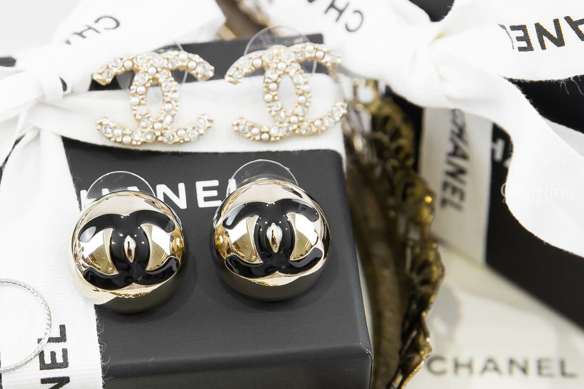 Chanel Stud Earrings 金色大型黑CC金屬豆豆耳環