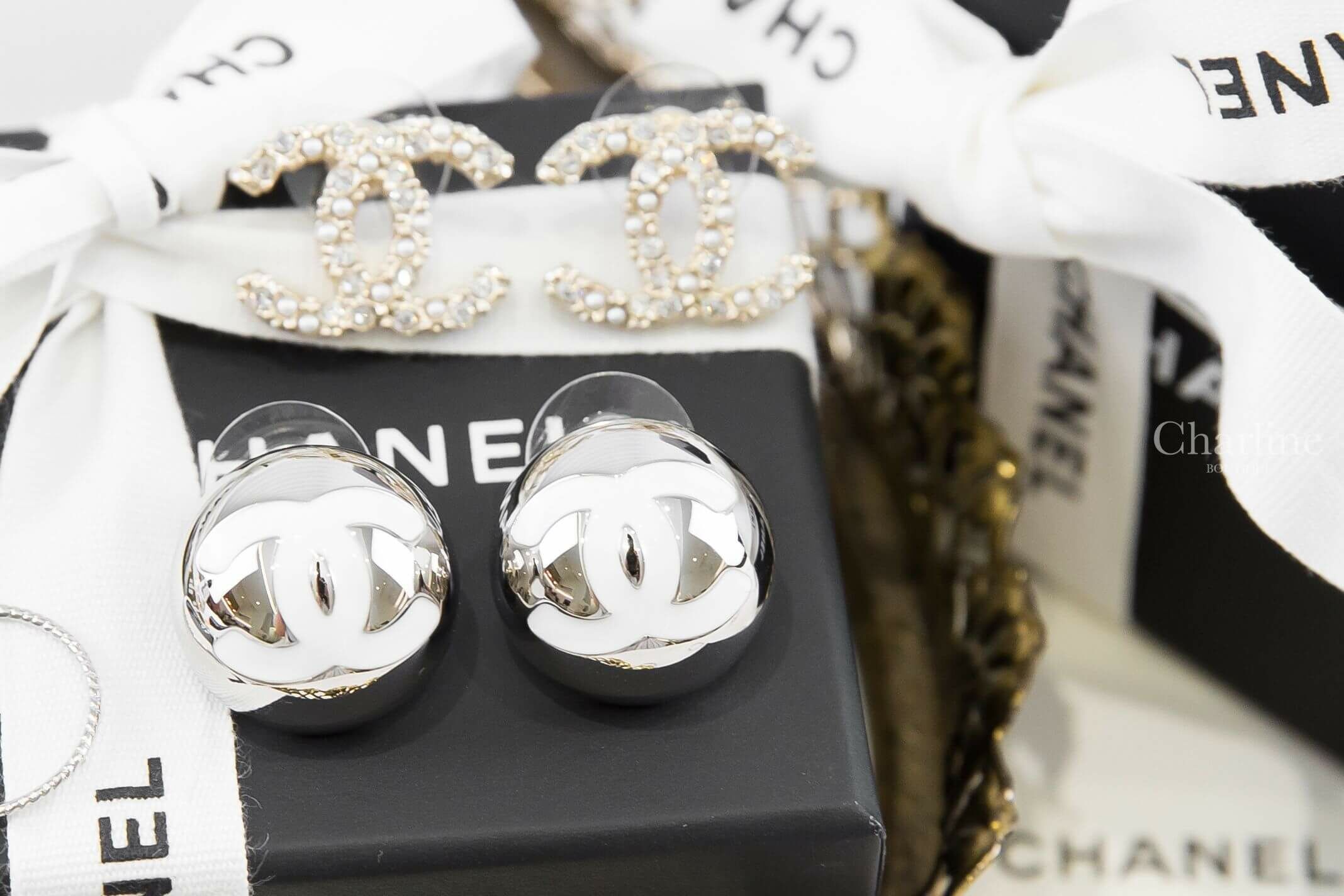 Chanel Stud Earrings 銀色大型白CC金屬豆豆耳環