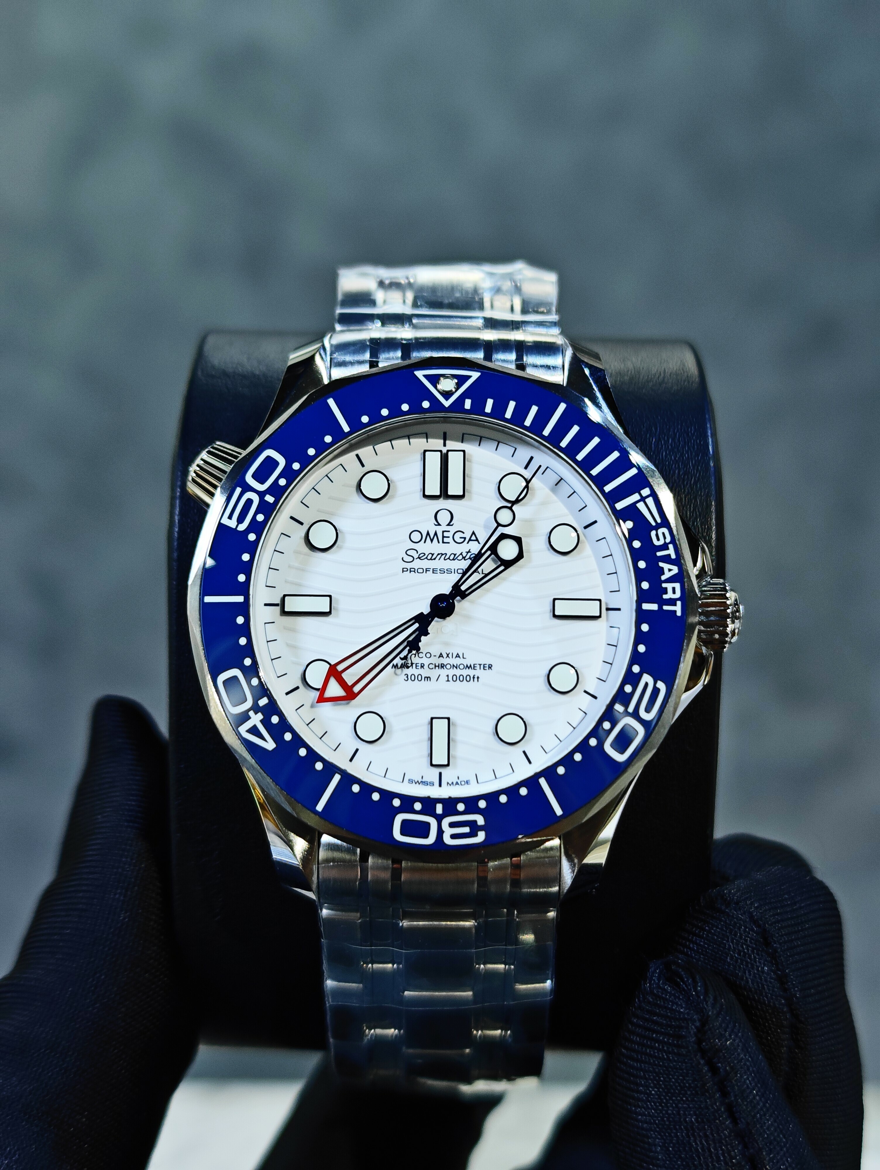 BRAND NEW OMEGA SEAMASTER 210.30.42.20.04.002 21030422004002 PLANET OCEAN 300M WHITE DIAL CO‑AXIAL MASTER CHRONOMETER 43 MM AMERCIAN CUP steel strap