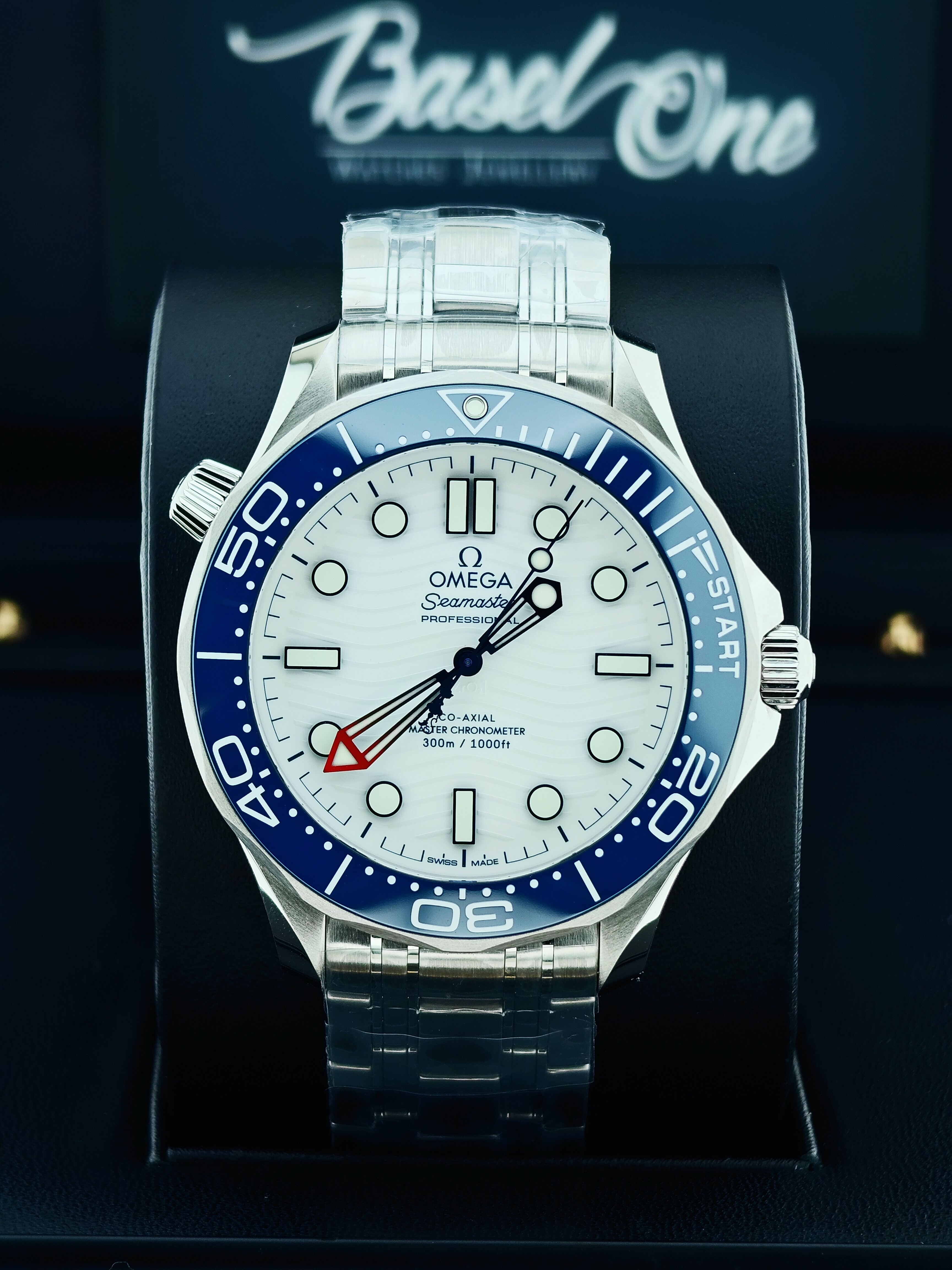 BRAND NEW OMEGA SEAMASTER 210.30.42.20.04.002 21030422004002 PLANET OCEAN 300M WHITE DIAL CO‑AXIAL MASTER CHRONOMETER 43 MM AMERCIAN CUP steel strap