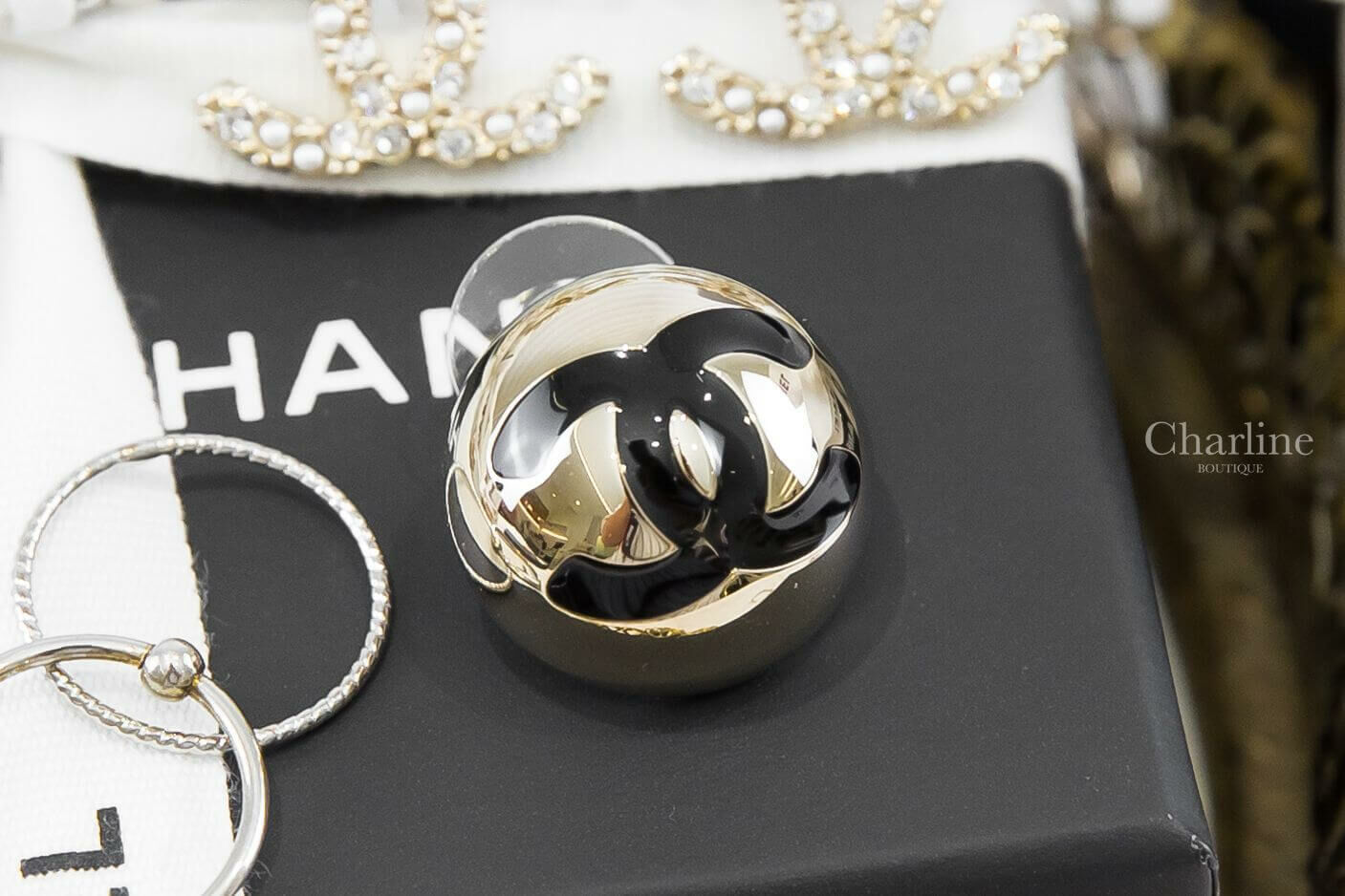 Chanel Stud Earrings 金色大型黑CC金屬豆豆耳環