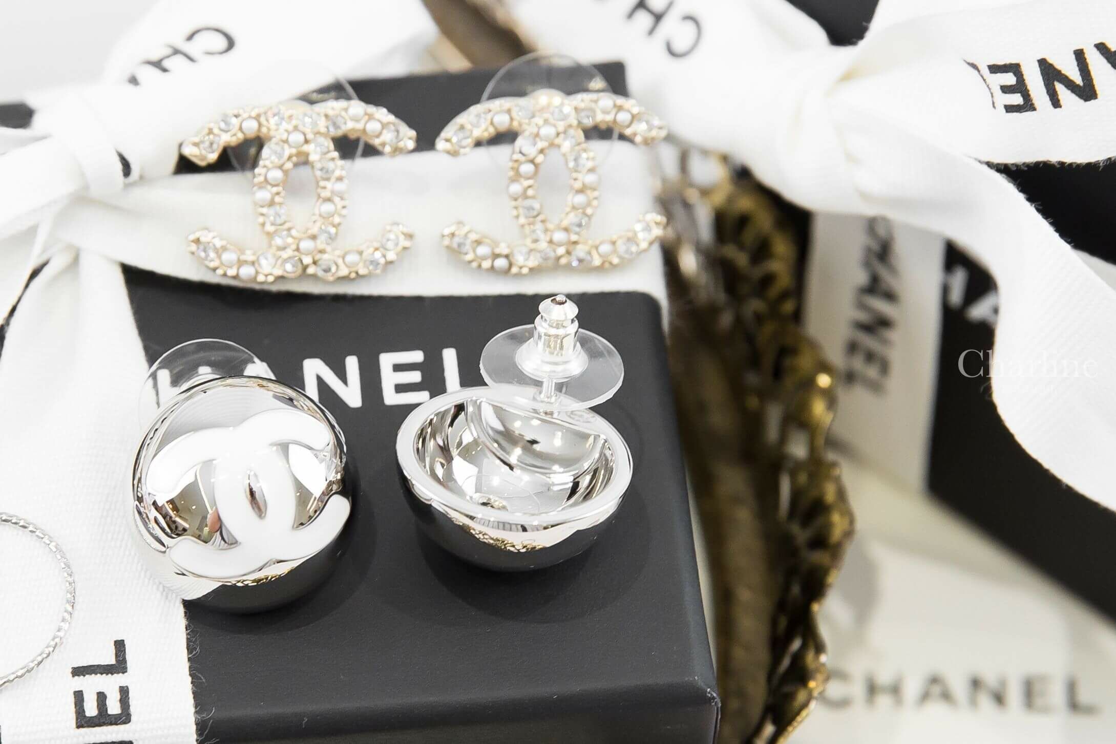 Chanel Stud Earrings 銀色大型白CC金屬豆豆耳環-Charline Boutique 精品代購