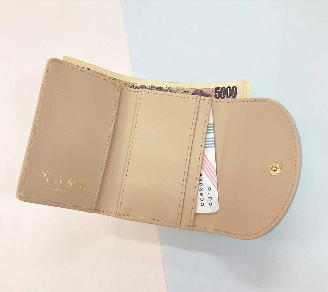 ちいかわ バッジ口金財布（うさぎ）