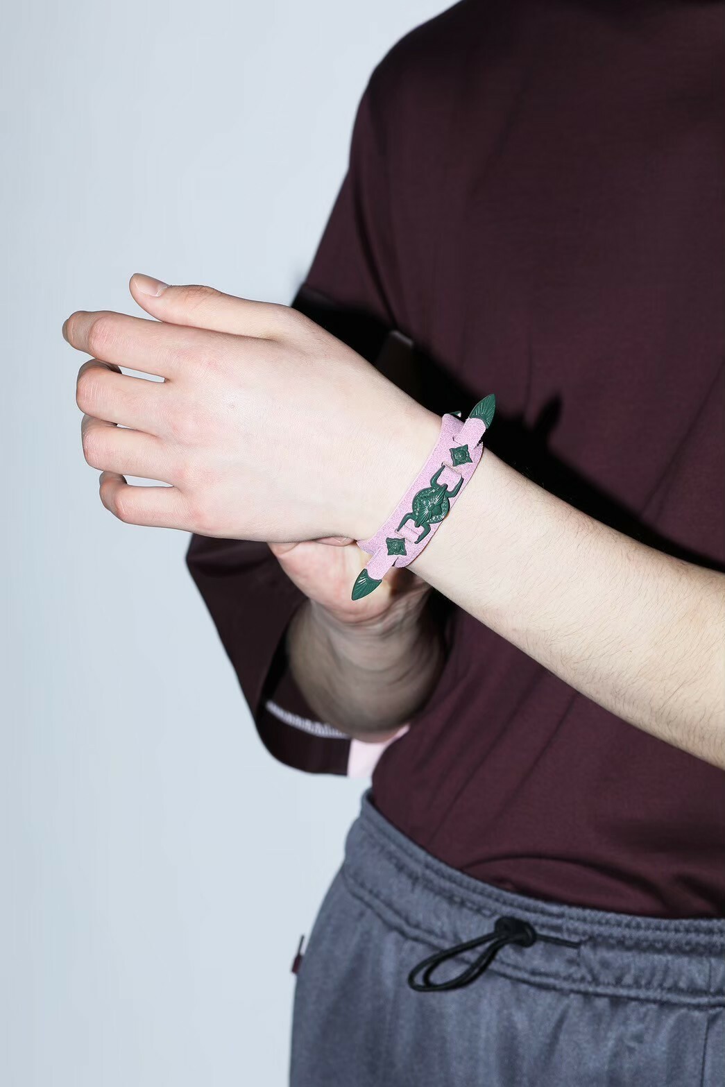 【TOGA】Ｃｏｎｃｈｏ　ｂｅｌｔ　ｂａｎｇｌｅ TOGA TOO（トーガトゥ）の「TOGA TOO Concho belt bangle