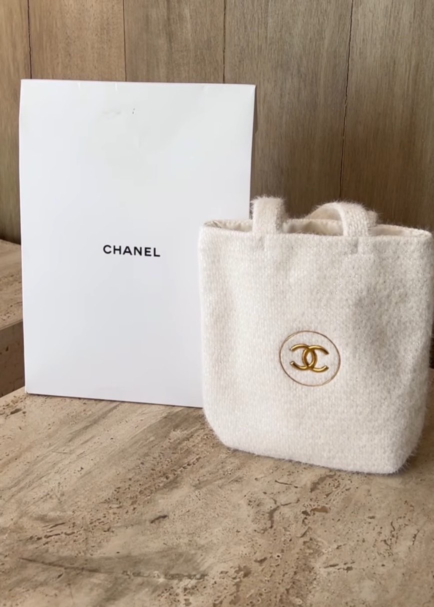 預購 Chanel 2024冬季限定  N°5奇幻雪白手提袋