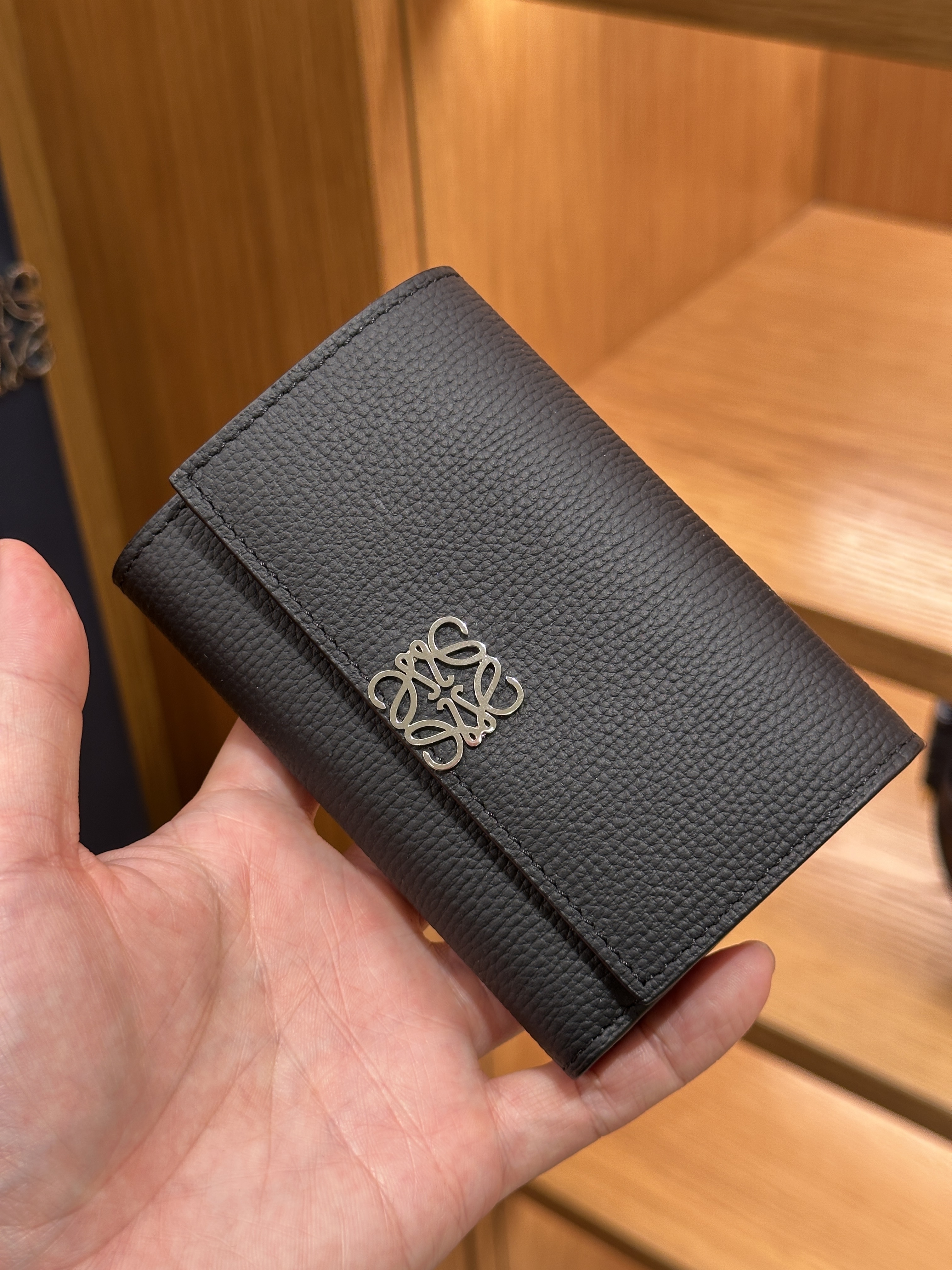 Loewe Anagram Small Vertical wallet in pebble grain
