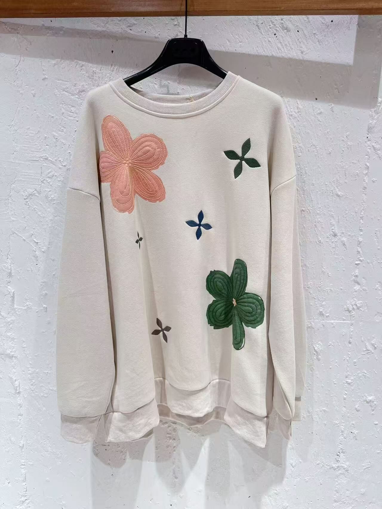 米杏色花花衛衣 -T