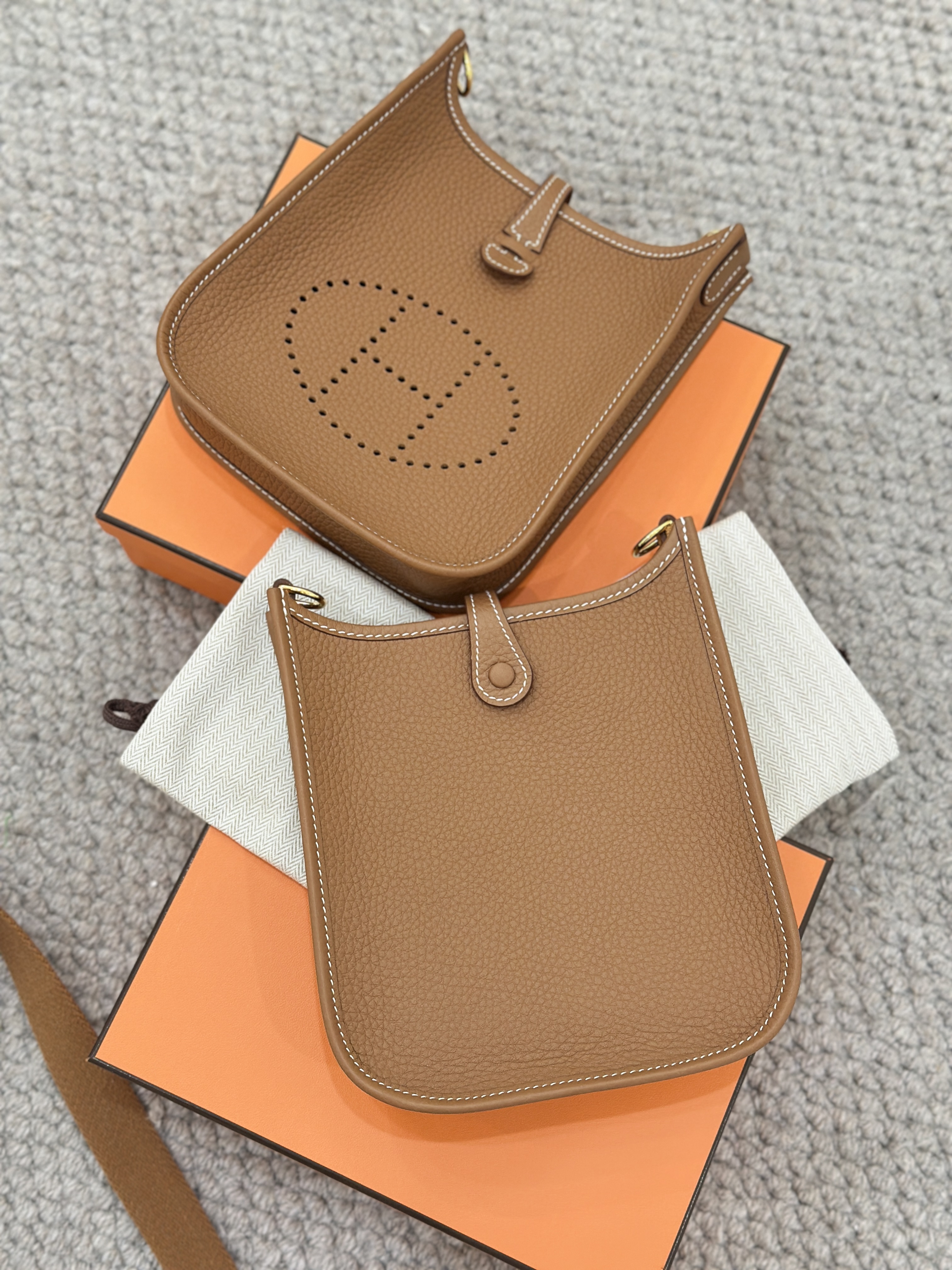 HERMES Mini Evelyne 16 Amazone Bag