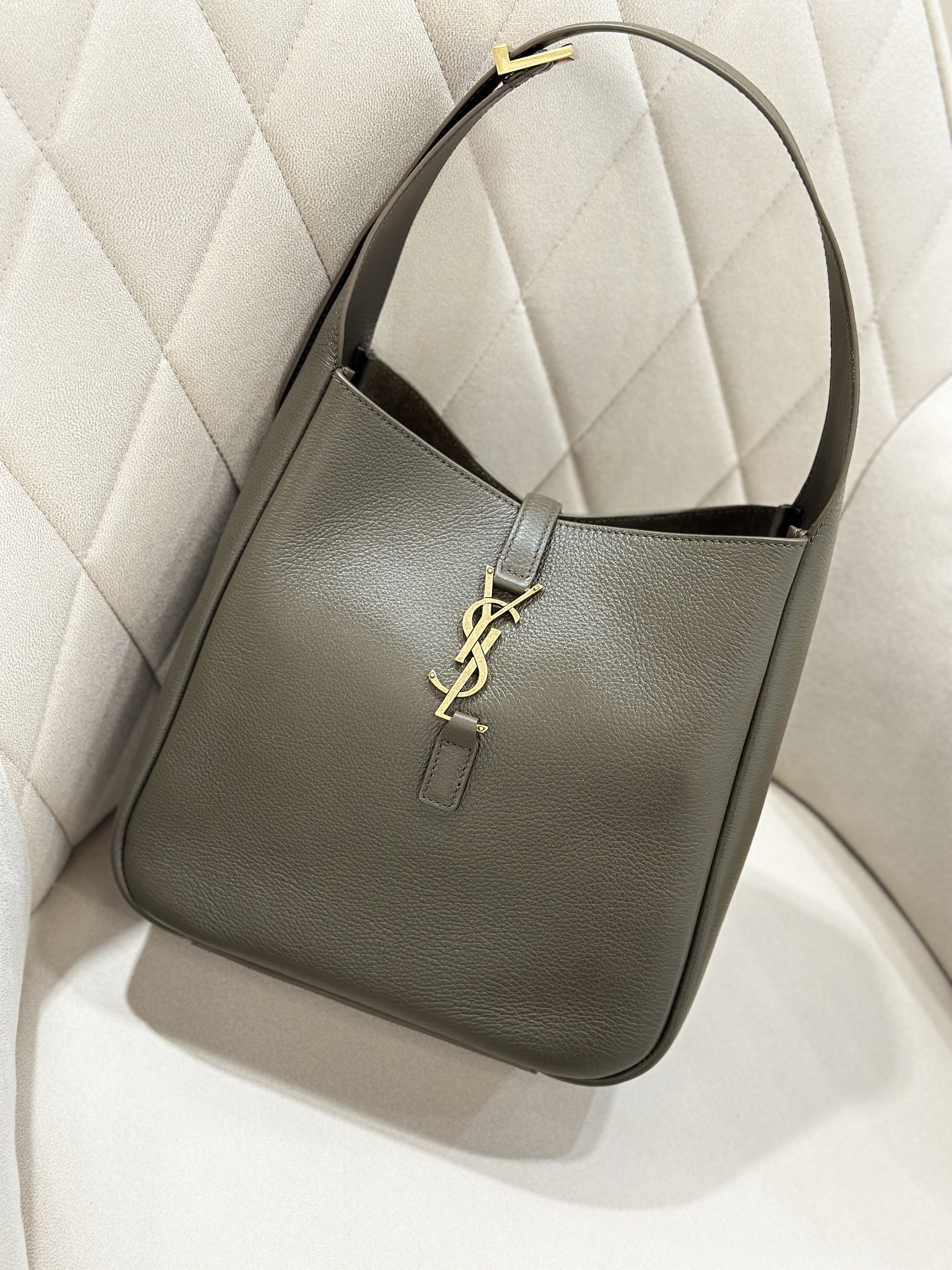 YSL LE 5 À 7 Supple Small Hobo