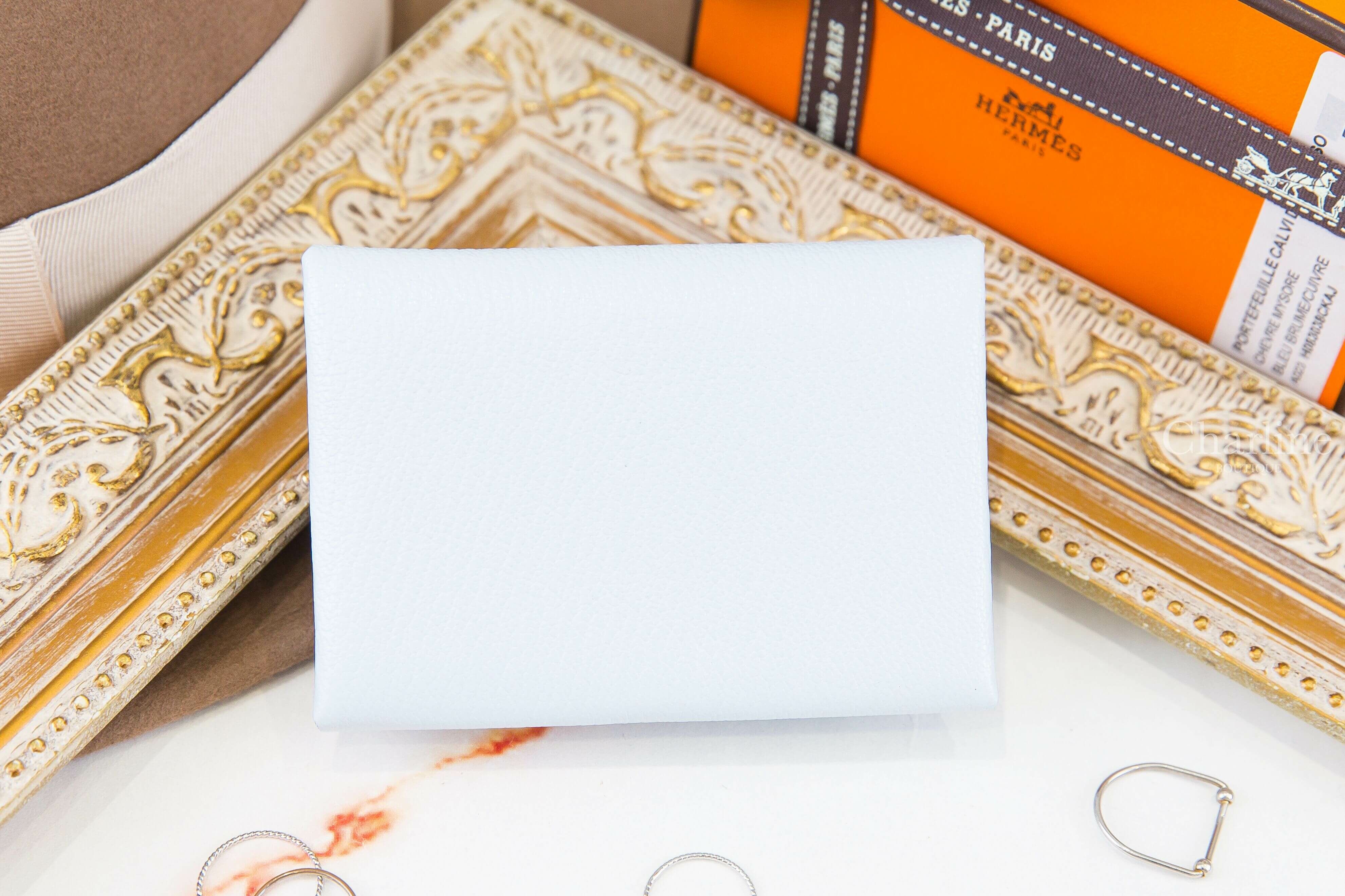 Hermès Calvi Duo Compact Verso Card Holder 霧藜藍拼南瓜色內裡山羊皮信封釦式零錢袋卡片夾-Charline Boutique 精品代購