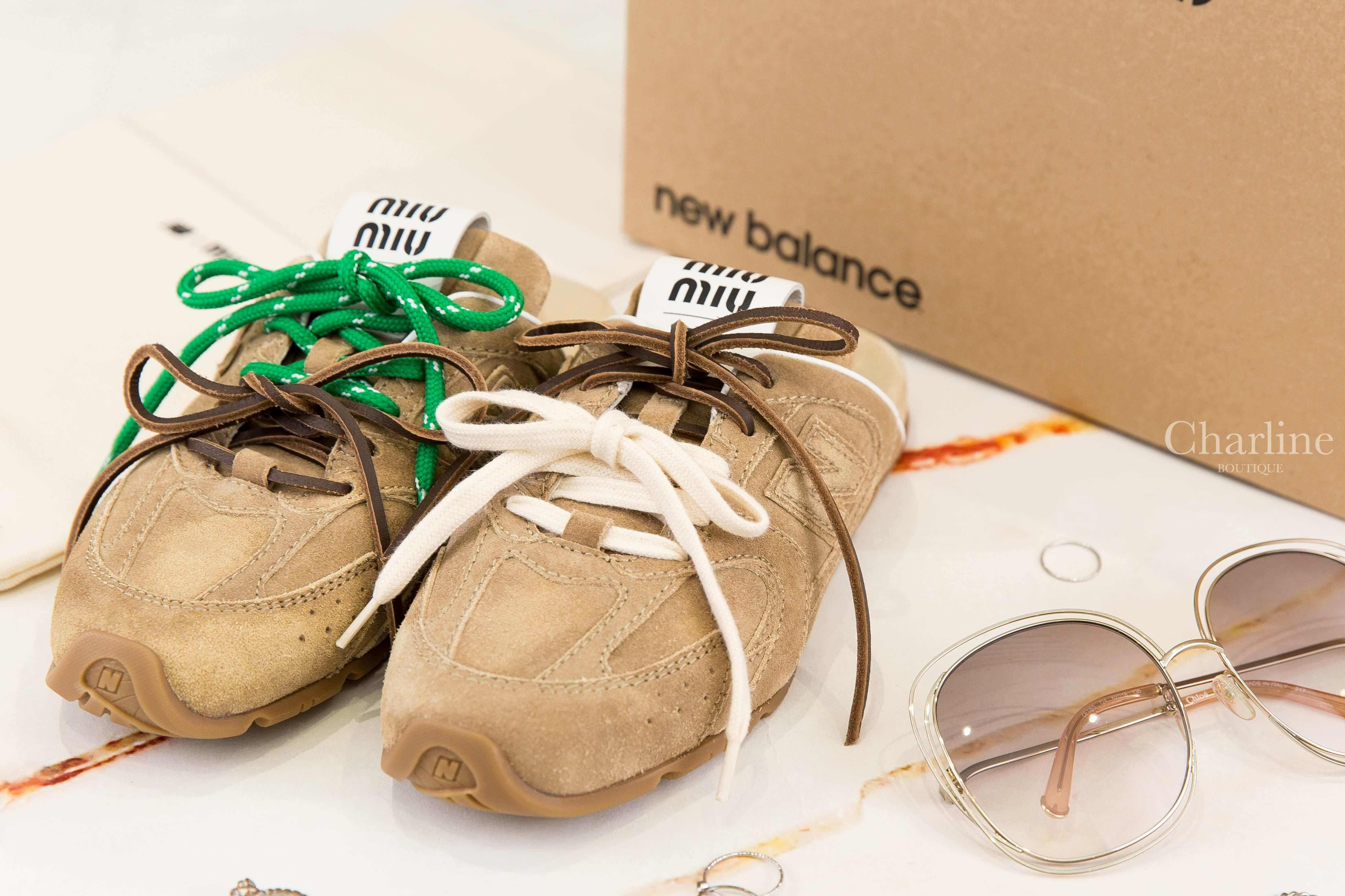 Miu Miu New Balance X Miu Miu 530 Sl Faded Suede Mules 淡褐色聯名款麂皮咖啡色綠色白色鞋帶穆勒鞋-Charline Boutique 精品代購