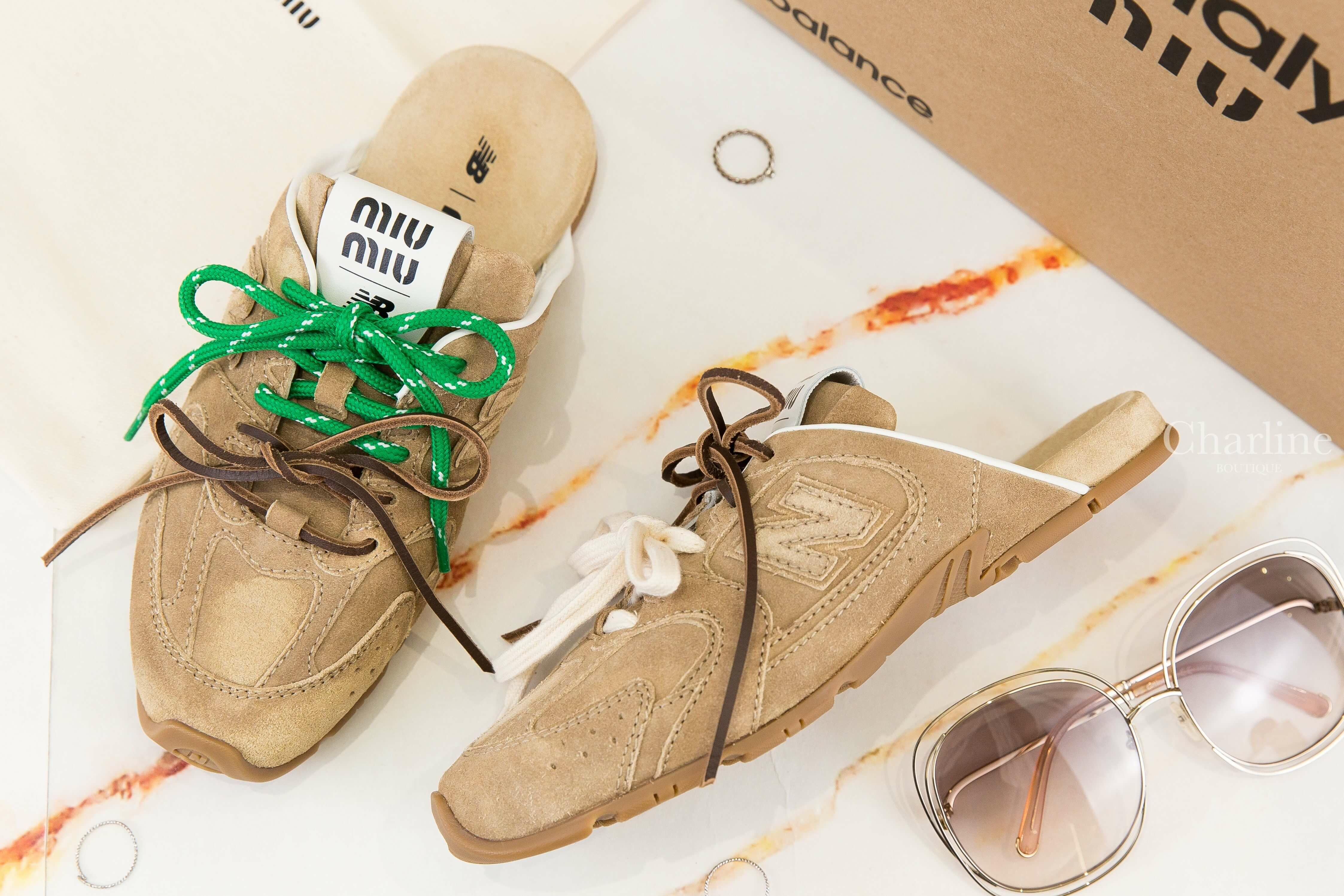 Miu Miu New Balance X Miu Miu 530 Sl Faded Suede Mules 淡褐色聯名款麂皮咖啡色綠色白色鞋帶穆勒鞋-Charline Boutique 精品代購
