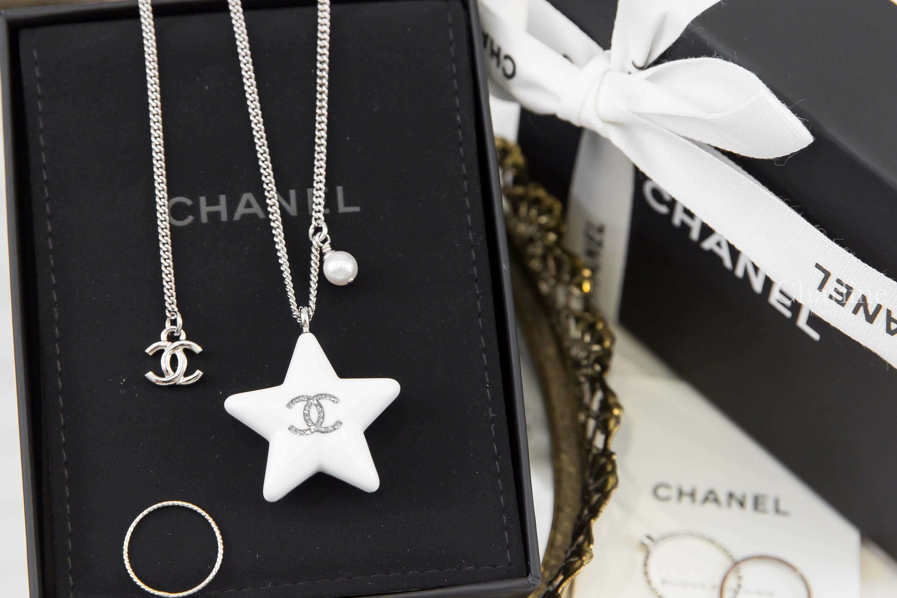 Chanel Necklace 白CC銀色亮片/銀色CC白星星單顆珍珠垂墜項鍊-Charline Boutique 精品代購