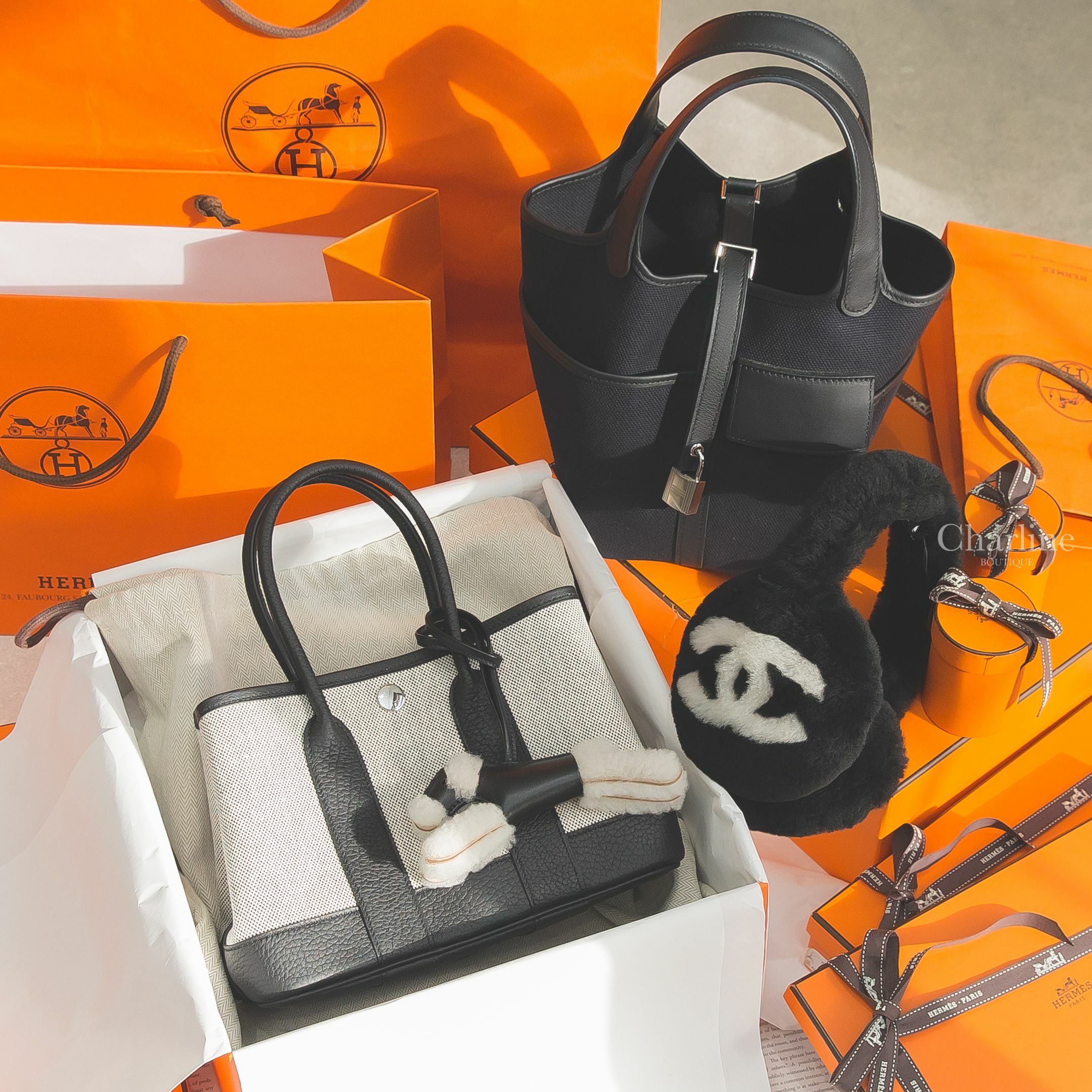Chanel黑色白CC綿羊毛耳罩,Hermès Neo Garden Party米灰色帆布拼黑色皮革,Hermès Picotin 18 Pocket黑色銀釦,Hermès Budy黑色羊毛獵狐梗犬吊飾-Charline Boutique 精品代購