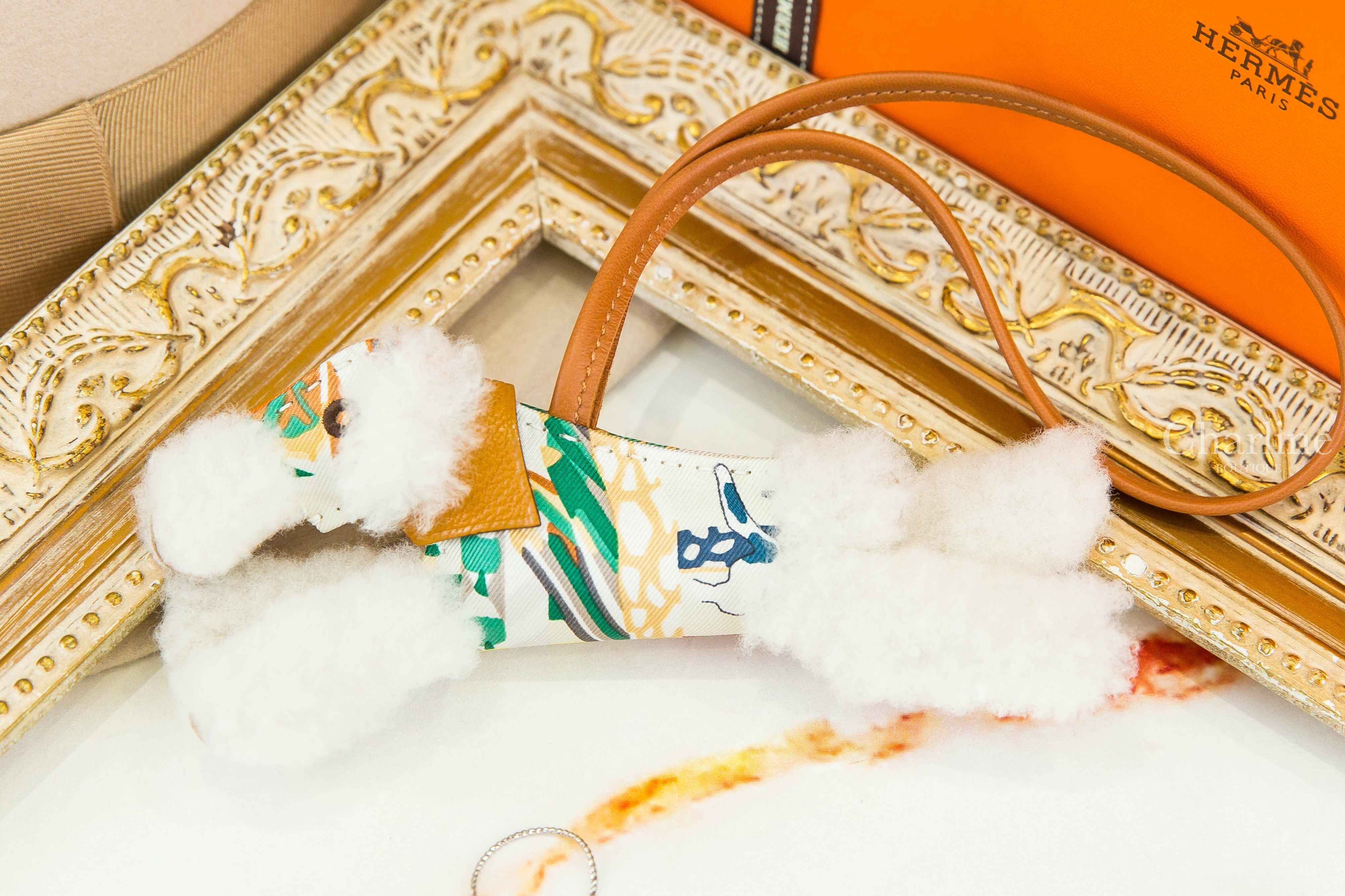 Hermès Hermès Budy Charm 焦糖色羊皮掛繩/彩色真絲衣服羊毛獵狐梗犬吊飾