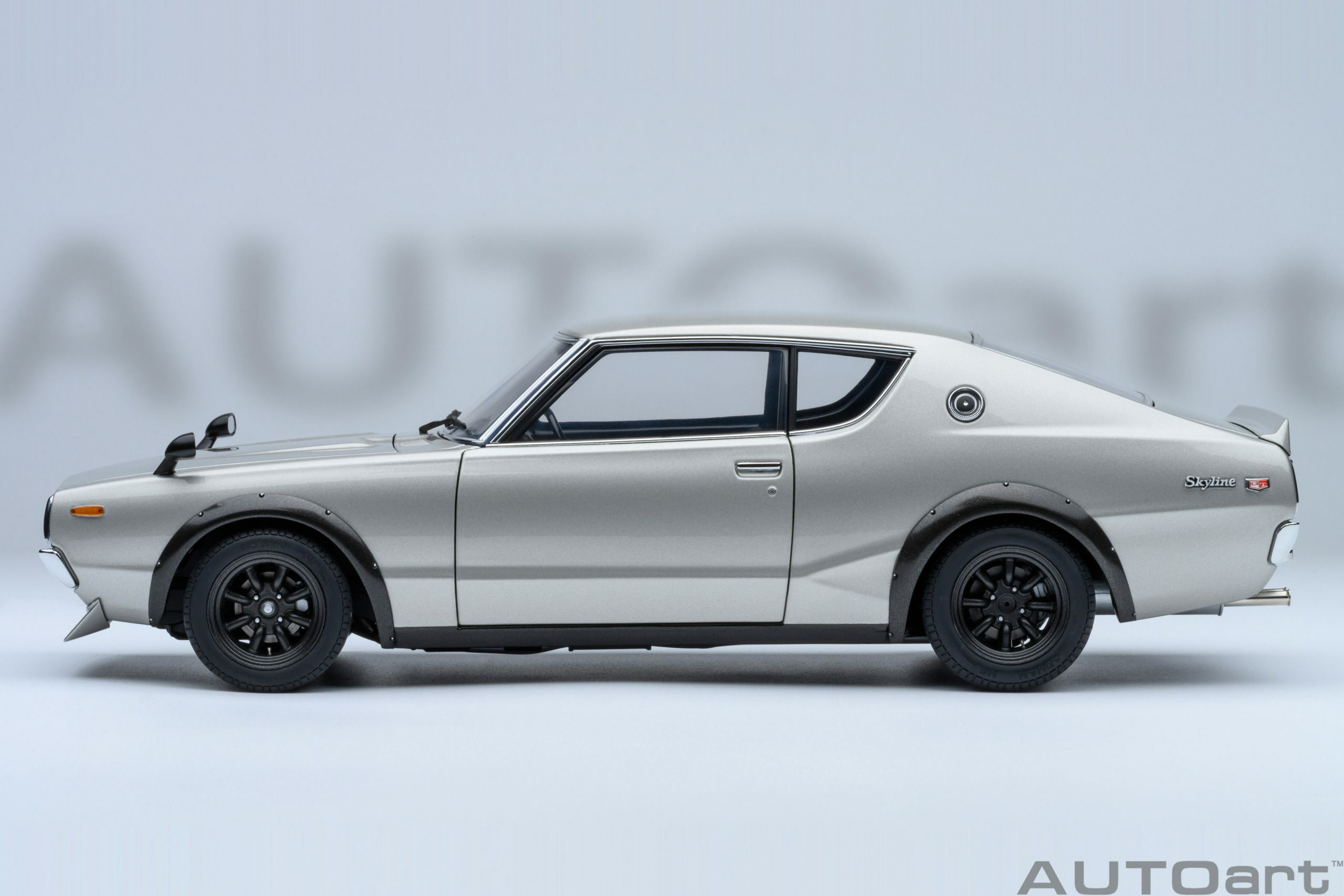 1/18 AUTOART Nissan Skyline 2000 GT-R (KPGC110) Tuned version (Silver) (77466)