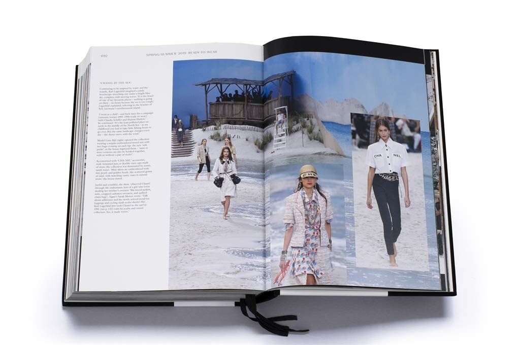 CHANEL CATWALK シャネル　本　インテリア Chanel Catwalk: The Complete Collections (2nd ed) /anglais