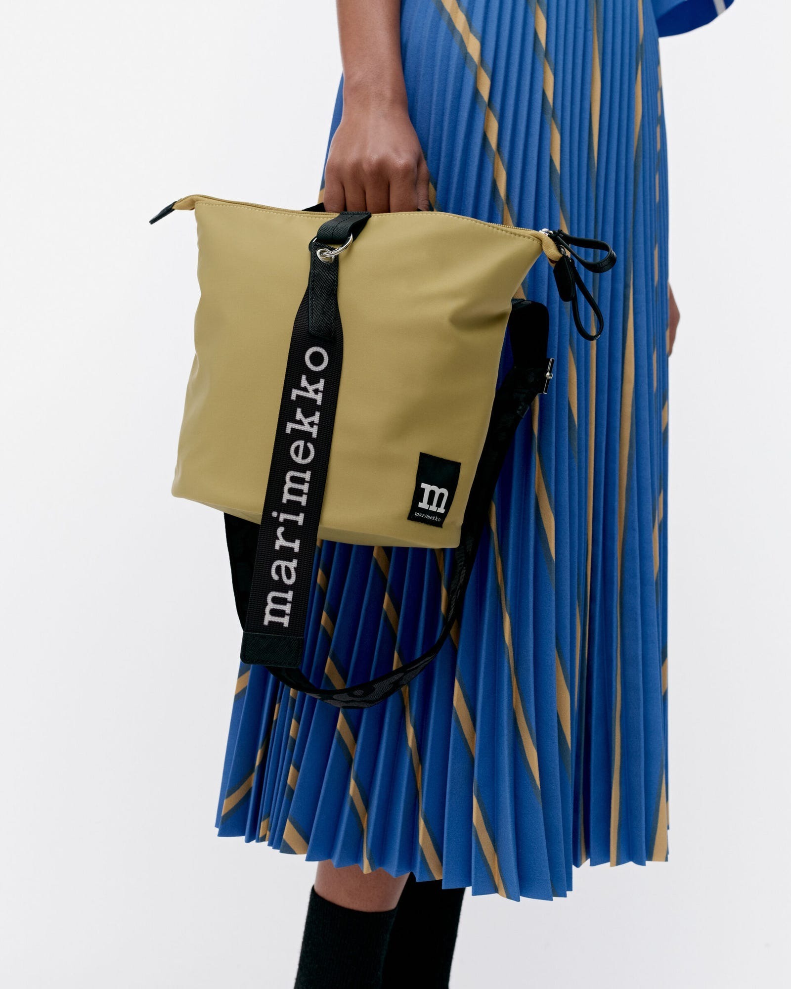 CARRY ALL 素面肩背包