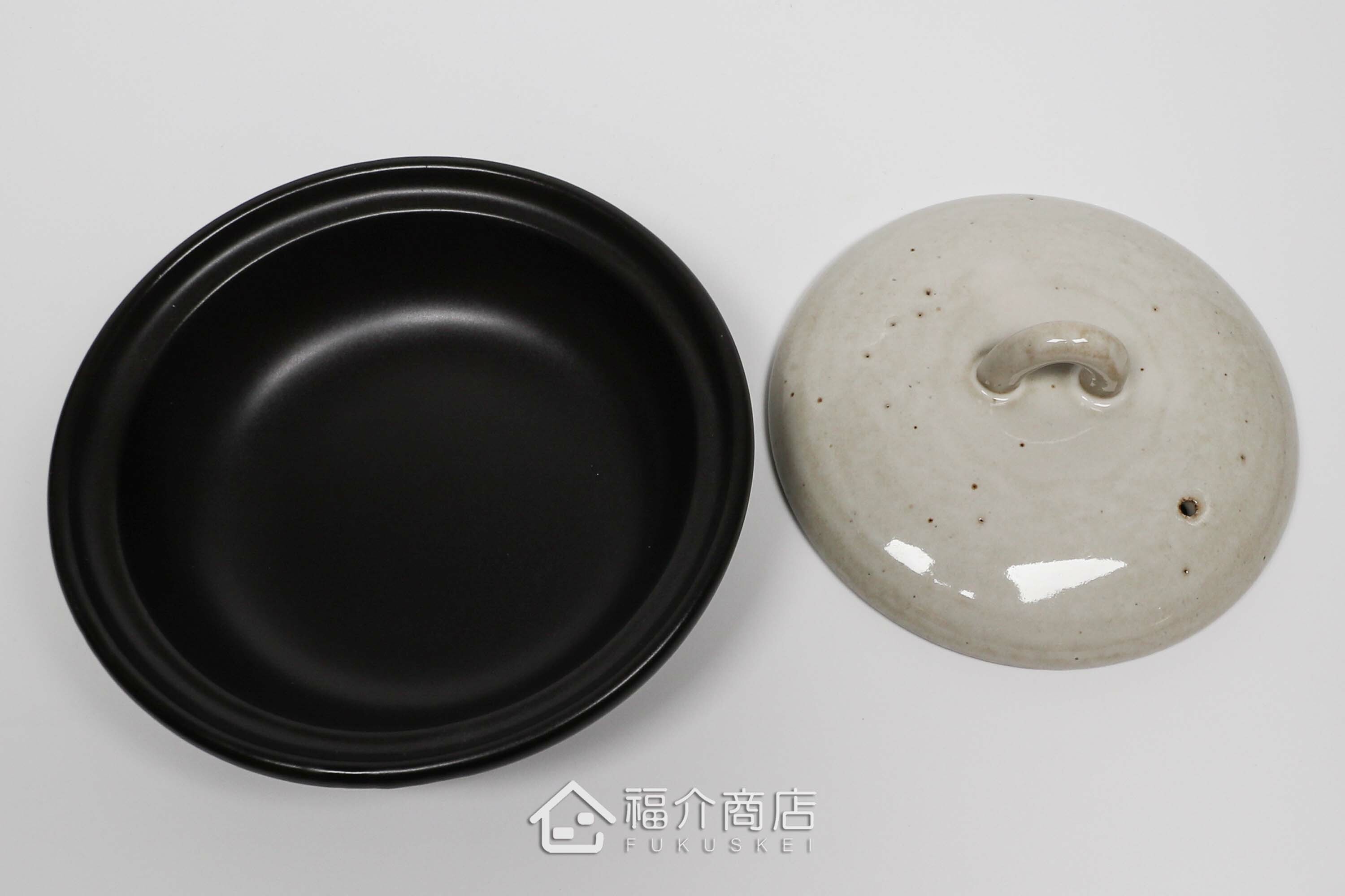 用來烹煮起司鍋的淺型陶鍋，鍋型較小較淺約300ml