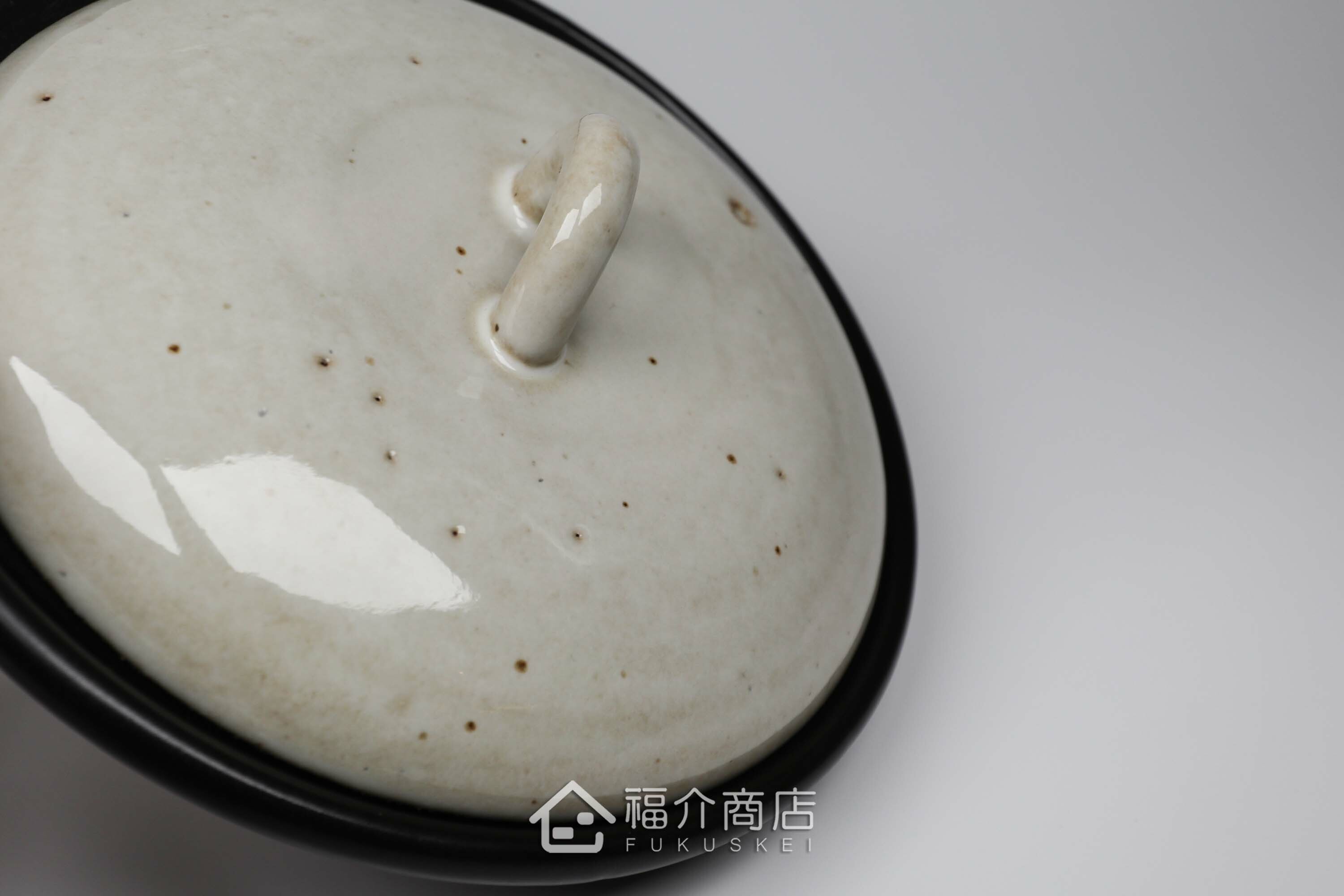 用來烹煮起司鍋的淺型陶鍋，鍋型較小較淺約300ml