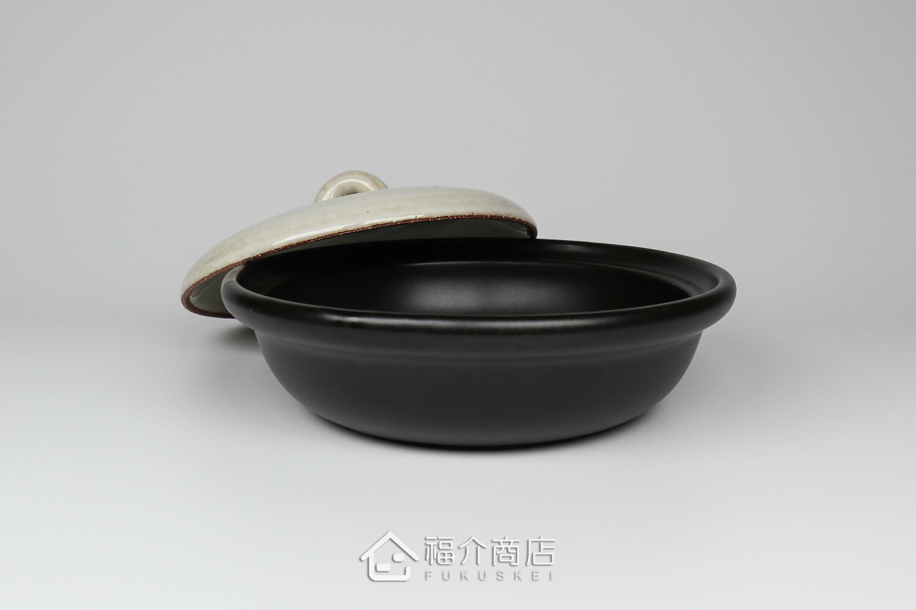 用來烹煮起司鍋的淺型陶鍋，鍋型較小較淺約300ml