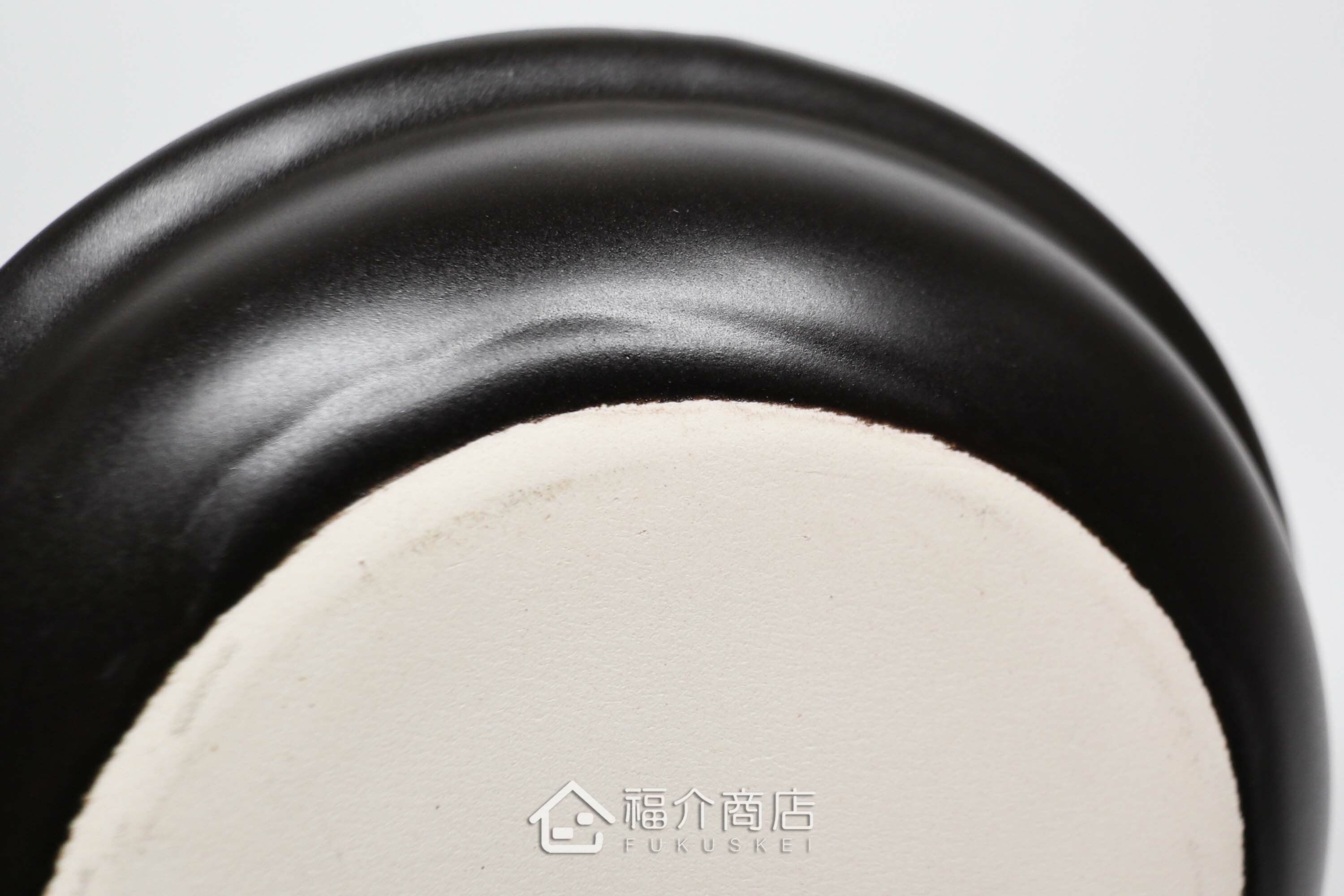 用來烹煮起司鍋的淺型陶鍋，鍋型較小較淺約300ml