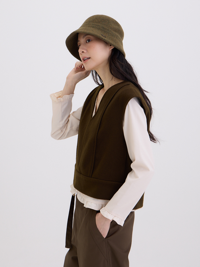 勇敢大V領造型罩衫-綠松