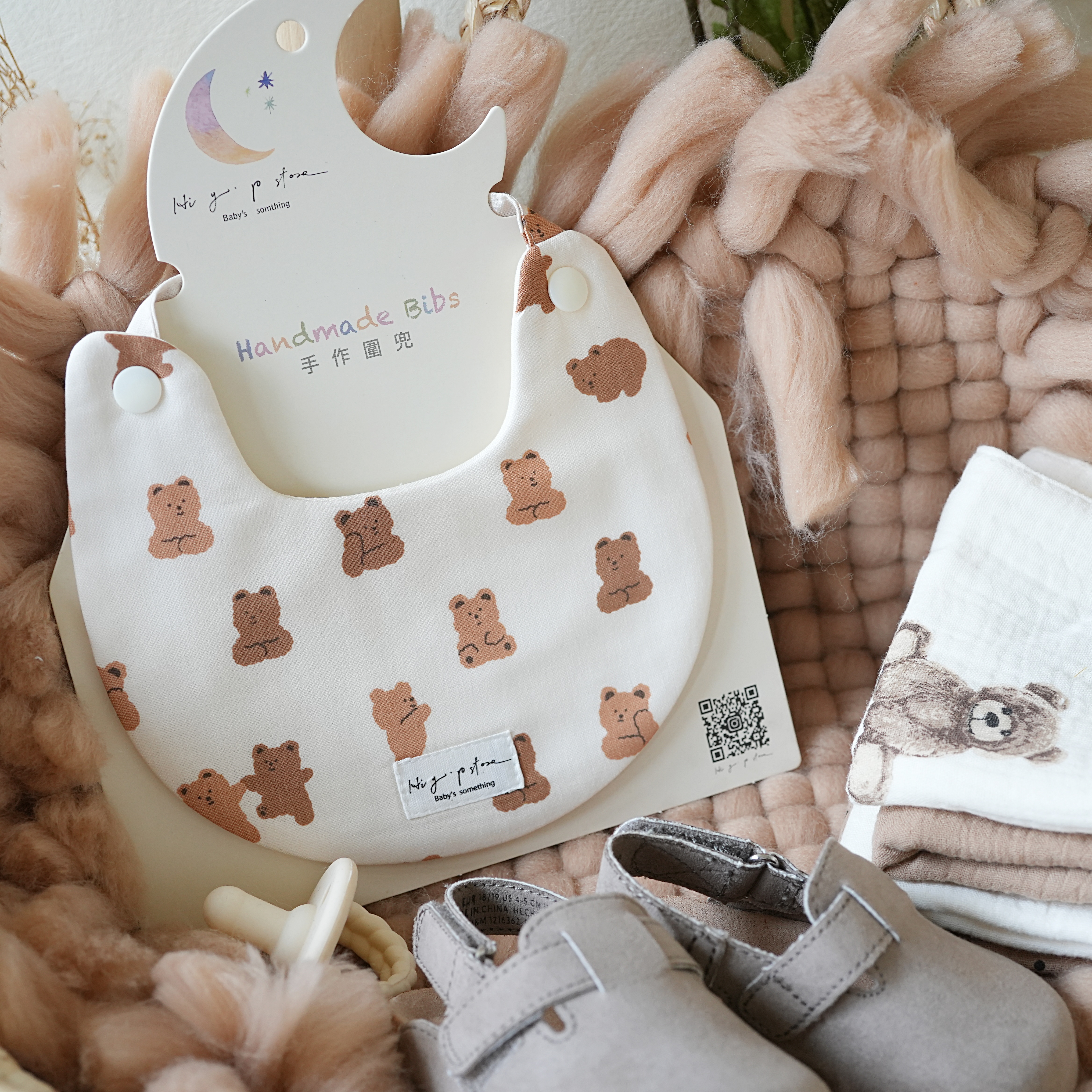 Hi Y.P store-手作圍兜-ＱＱ捲小熊