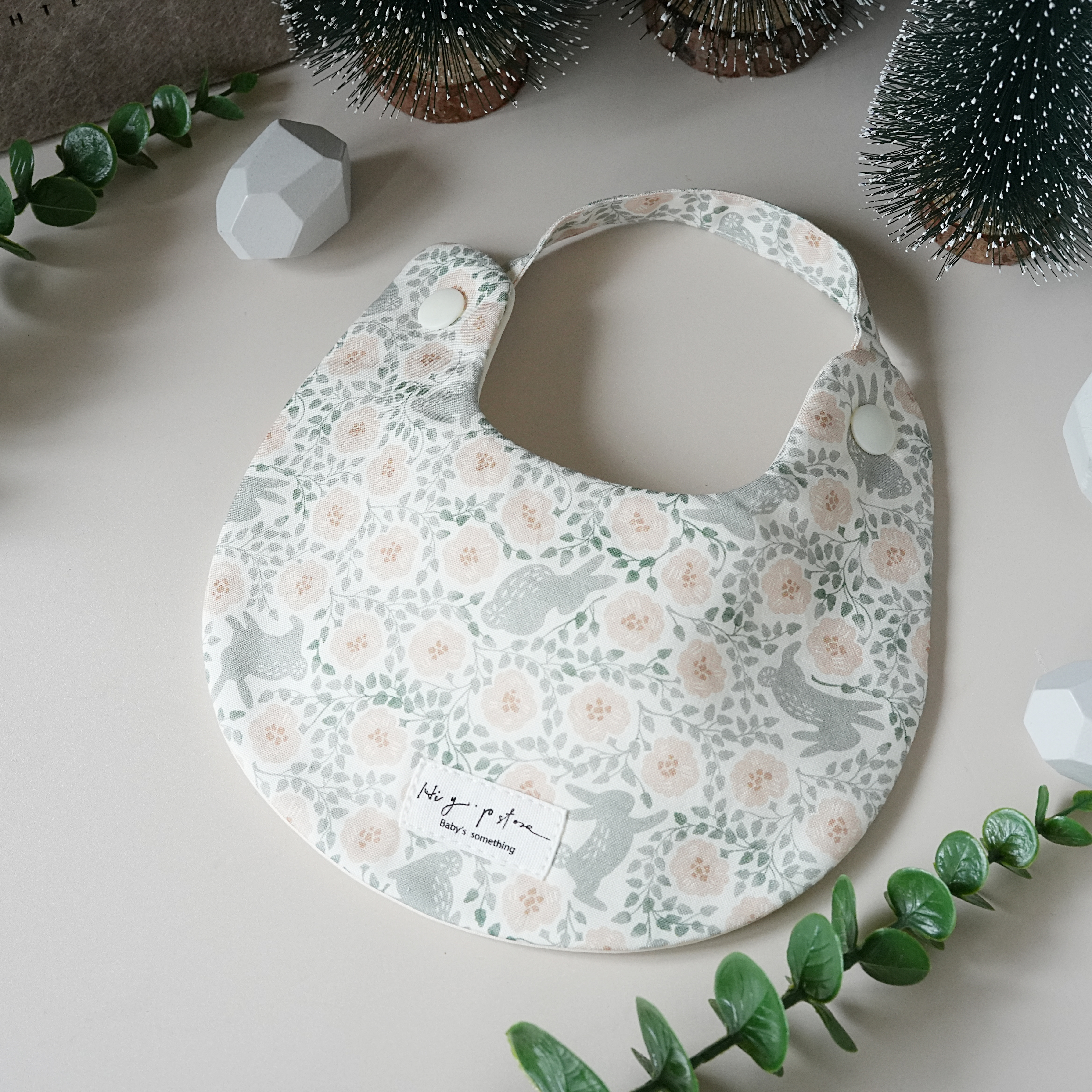 Hi Y.P store-手作圍兜-花花兔影