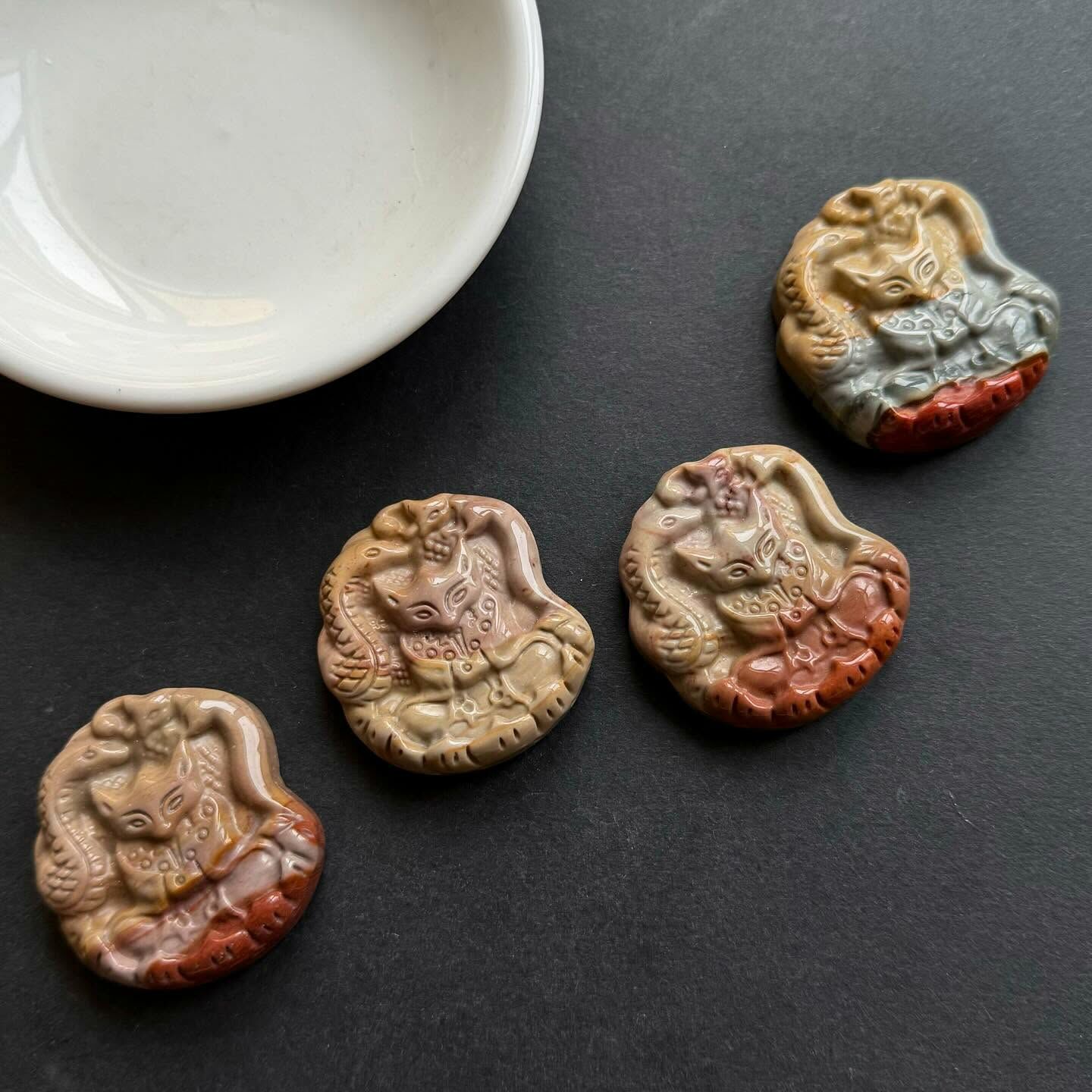 [原石] 海洋碧玉 九尾狐 雕刻件