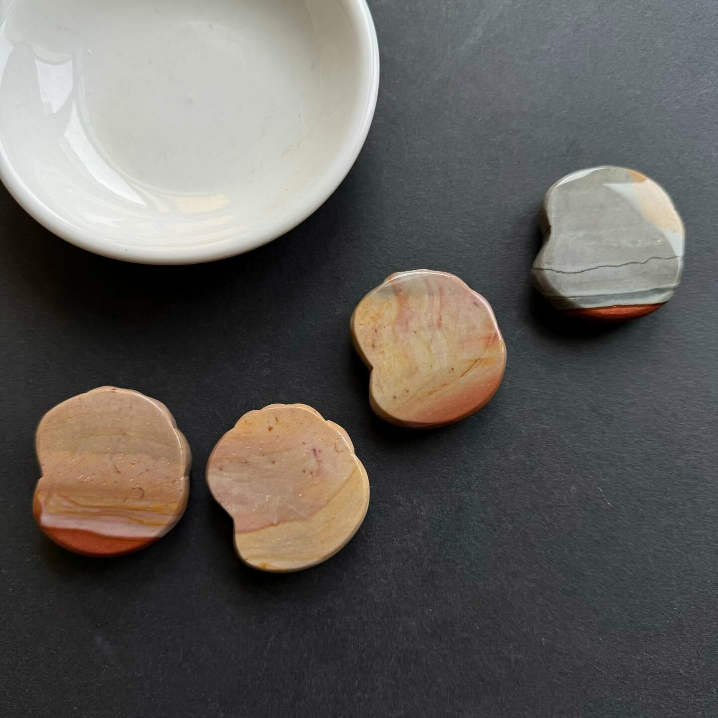 [原石] 海洋碧玉 九尾狐 雕刻件