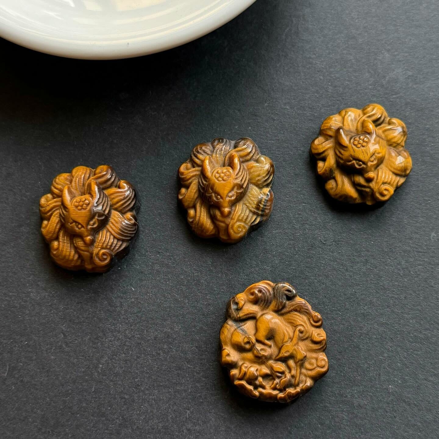 [原石] 黃虎眼石 九尾狐 雕刻件