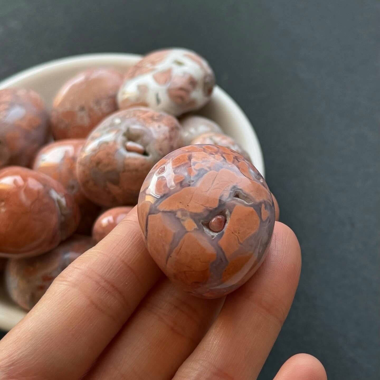 [原石] 粉紅瑪瑙 水晶滾石