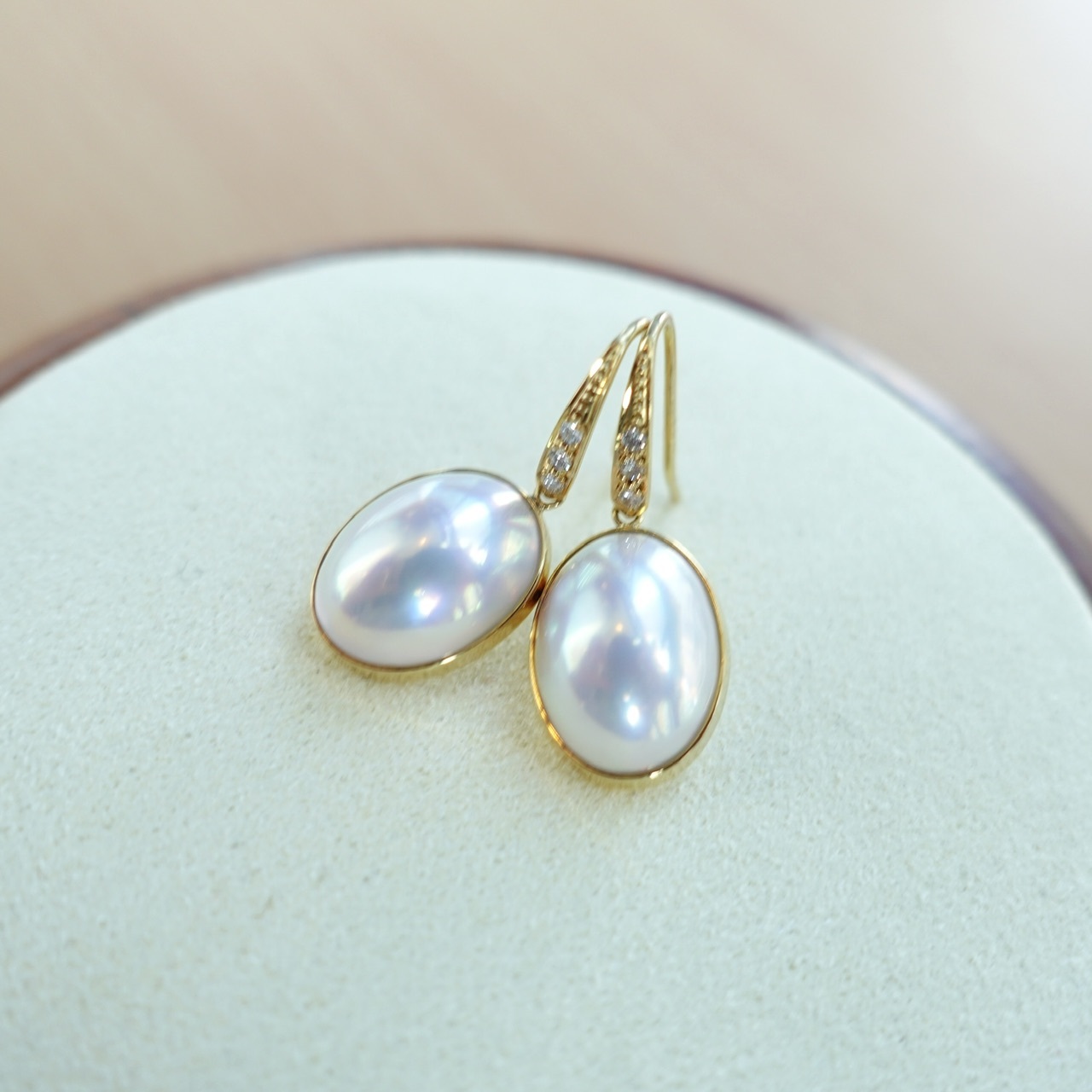 18K金日本稀有極光白色馬貝鑽石耳釘 - 橢圓形