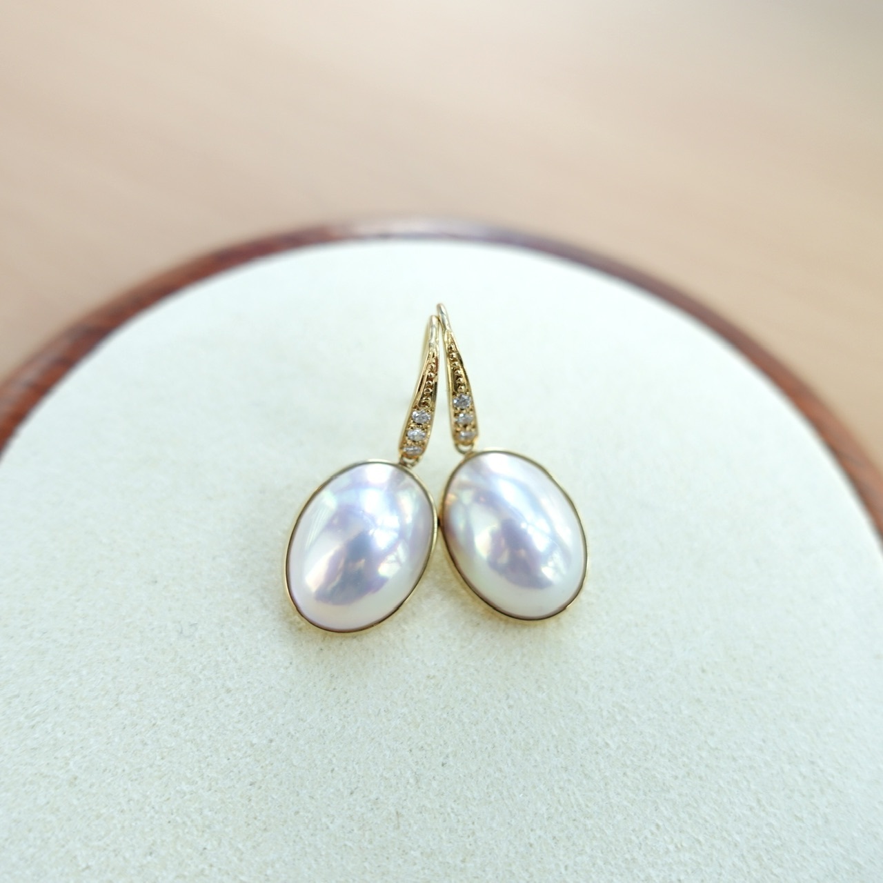 18K金日本稀有極光白色馬貝鑽石耳釘 - 橢圓形