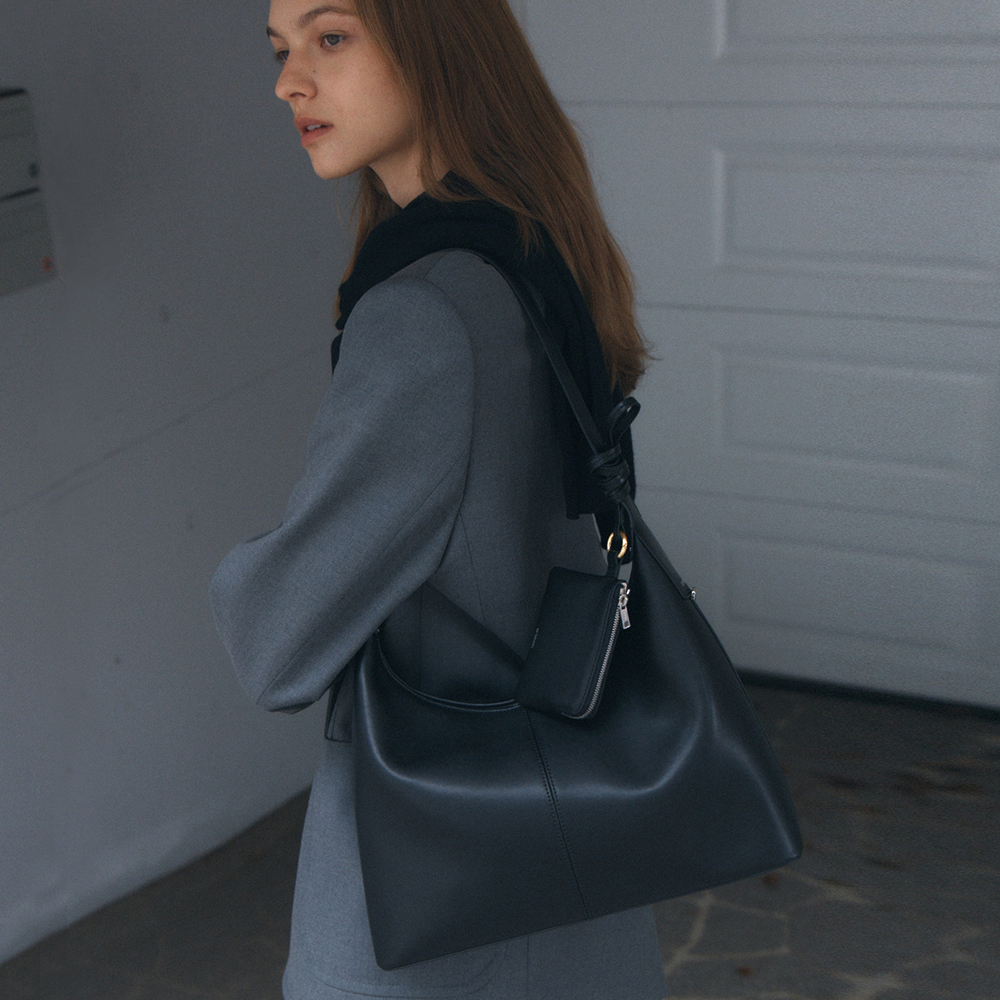 Demeriel Veneta Hobo Bag Medium