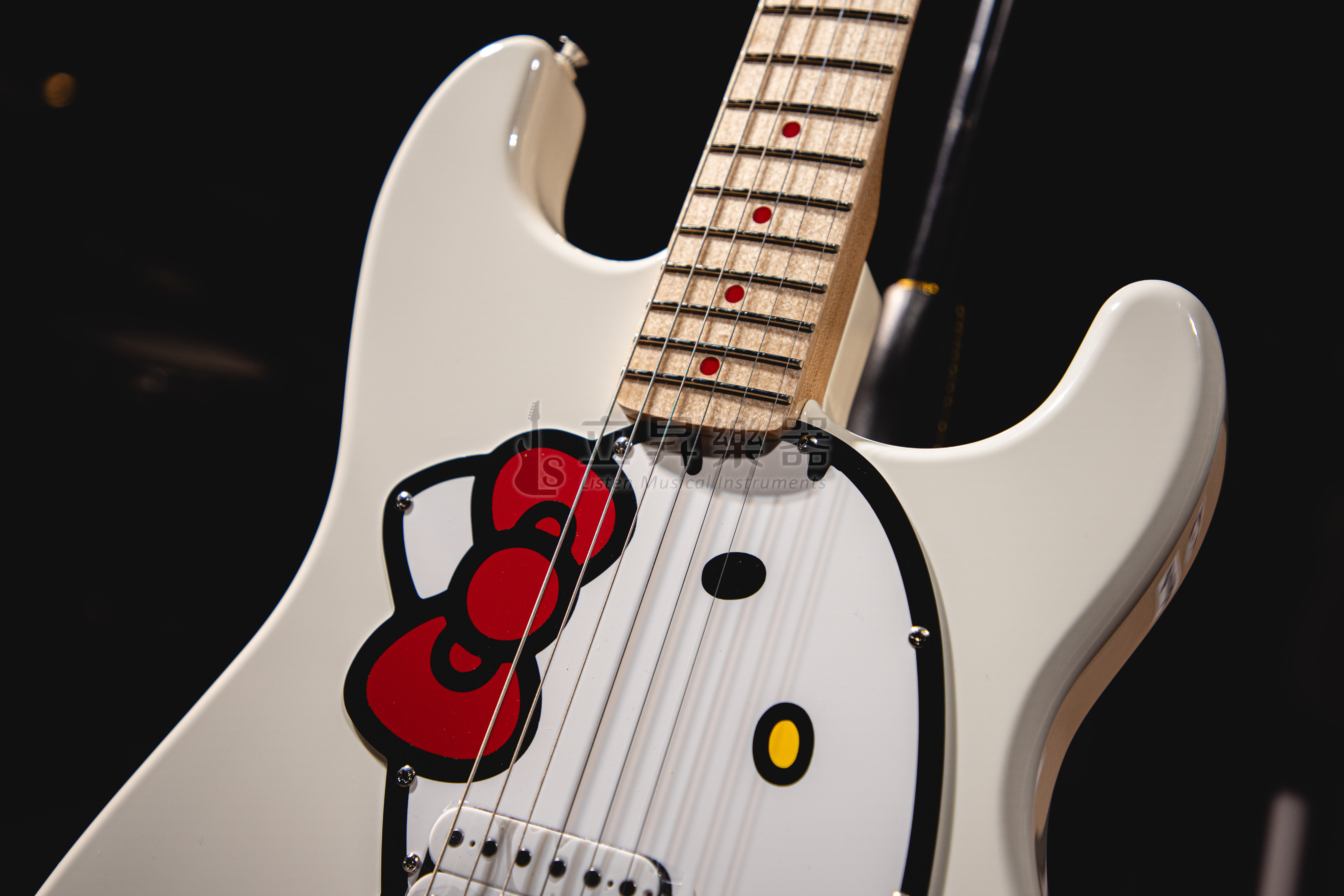 ギター Fender Hello Kitty White Stratocaster Squier by Fender Limited Edition Hello Kitty White