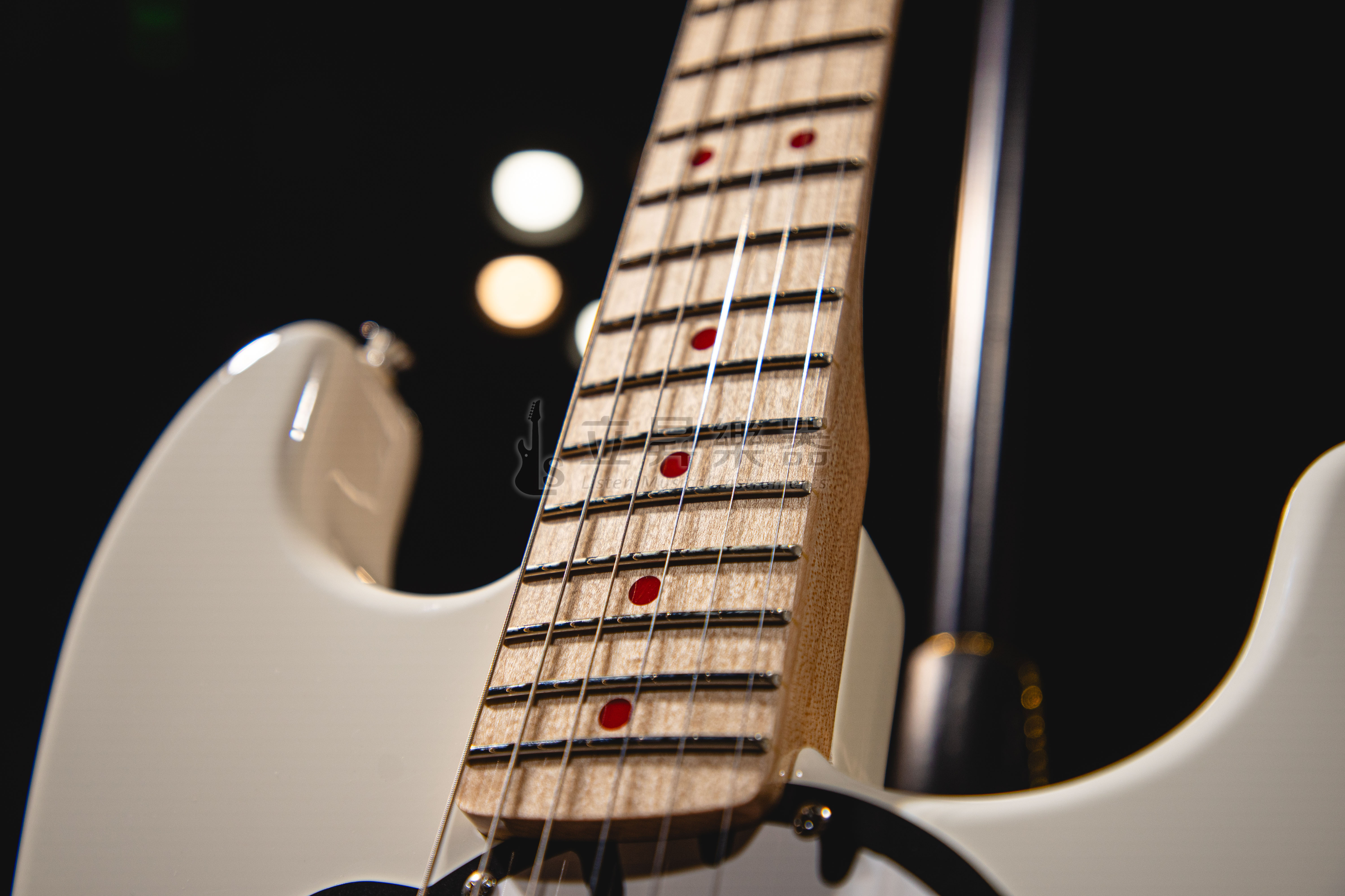 Fender Squier Fender x Hello Kitty White Stratocaster 聯名款電吉他 限定白色 第 6 張圖片｜三峽吉他 / Bass