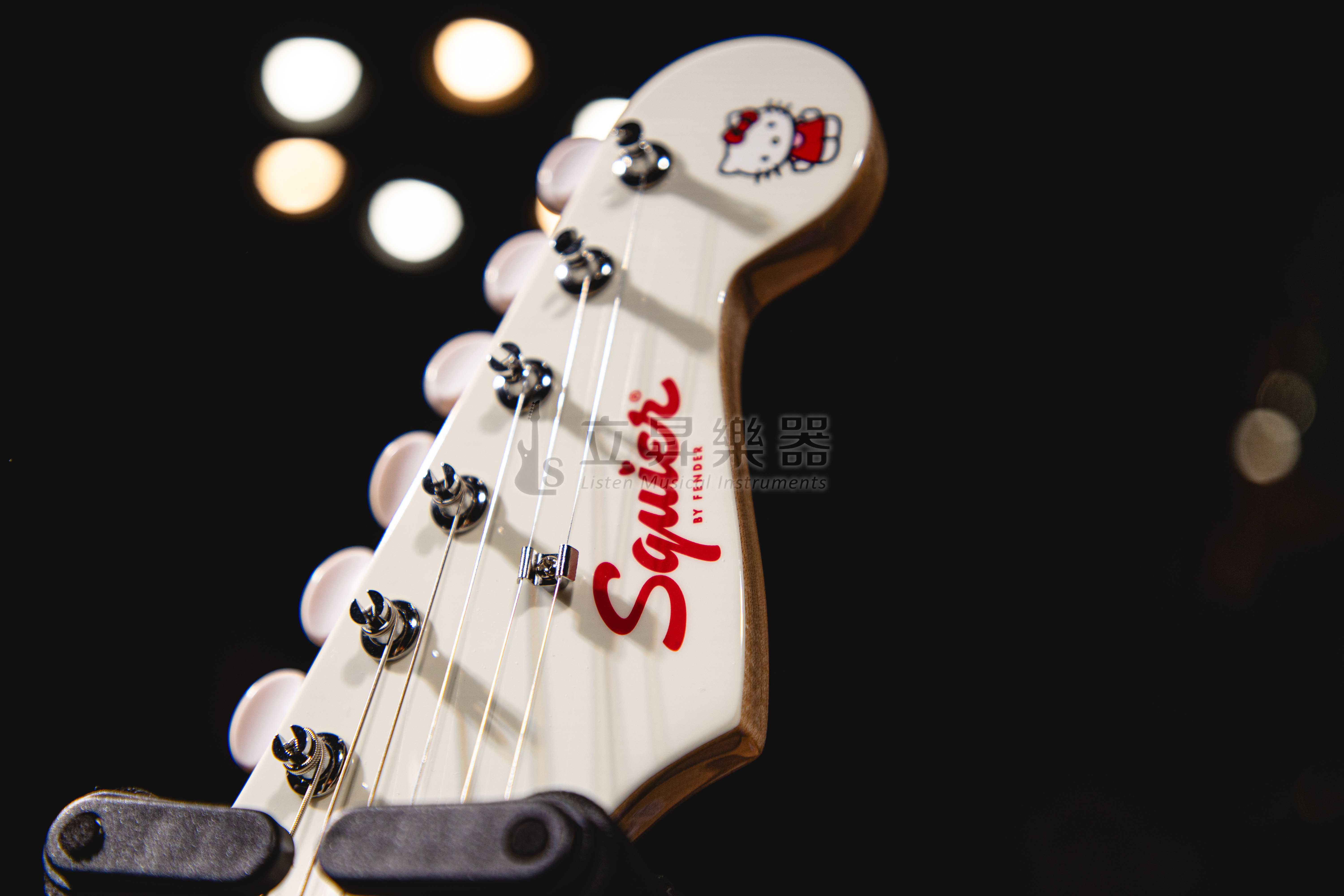 ギター Fender Hello Kitty White Stratocaster Squier by Fender Limited Edition Hello Kitty White