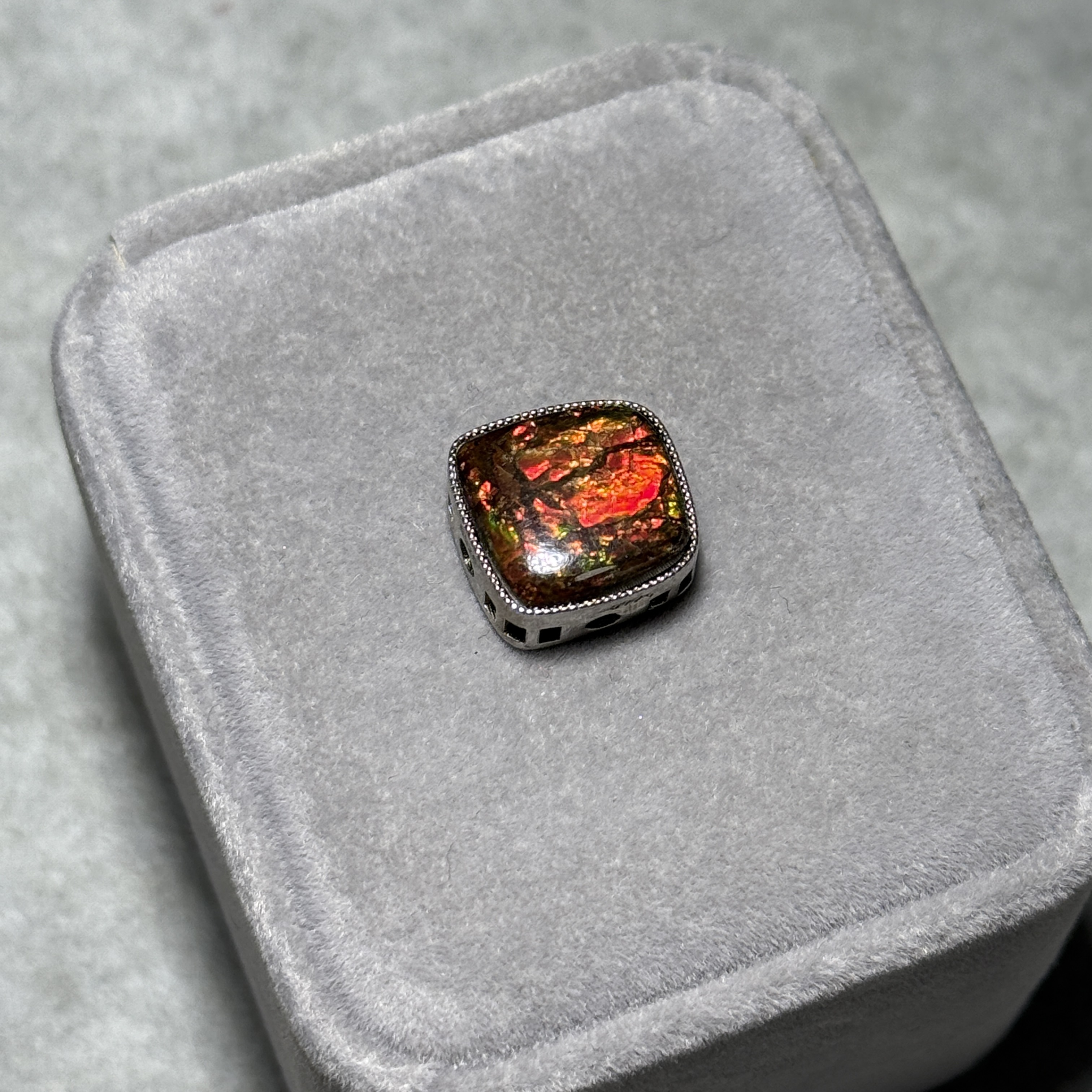 斑彩石盒子 AN1587