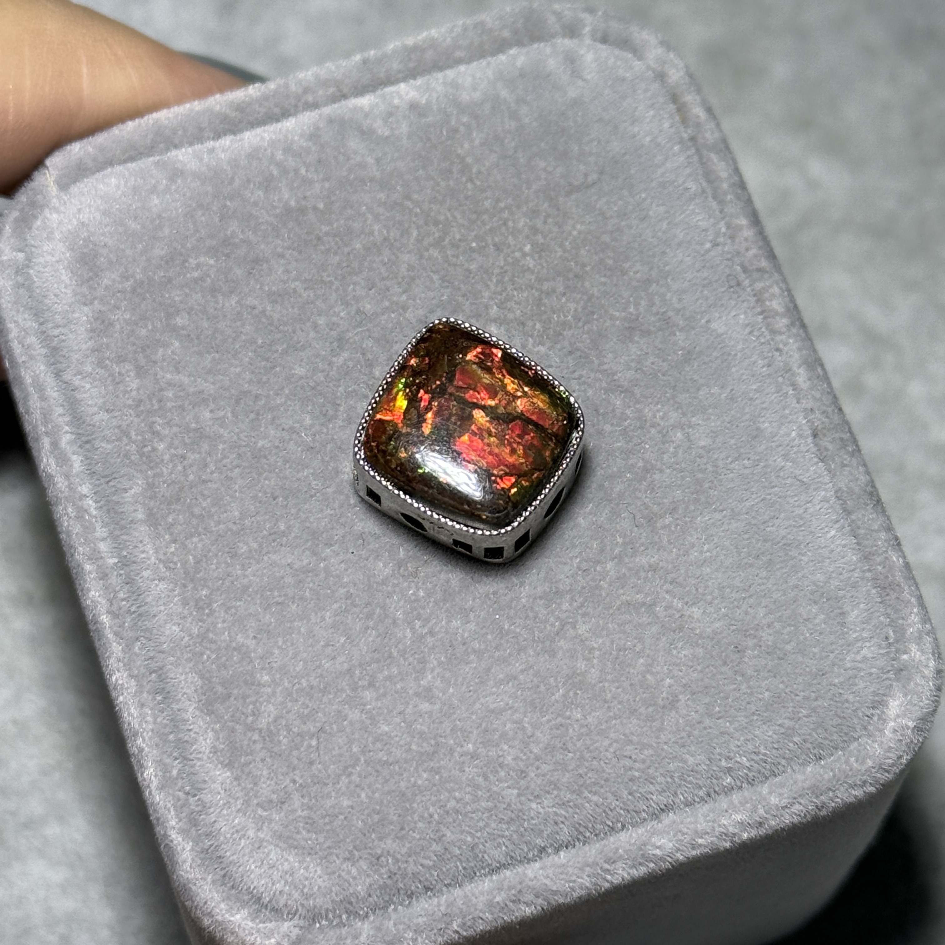 斑彩石盒子 AN1587