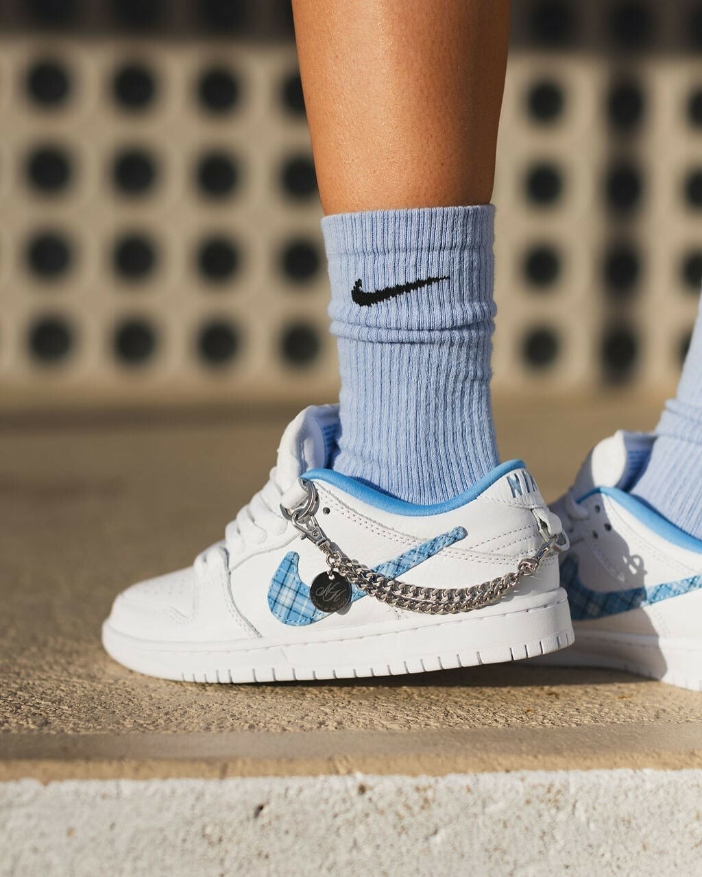 KTQ STORE ‧ Nicole Hause x Nike SB Dunk Low Pro 藍白格紋 FZ8802-100