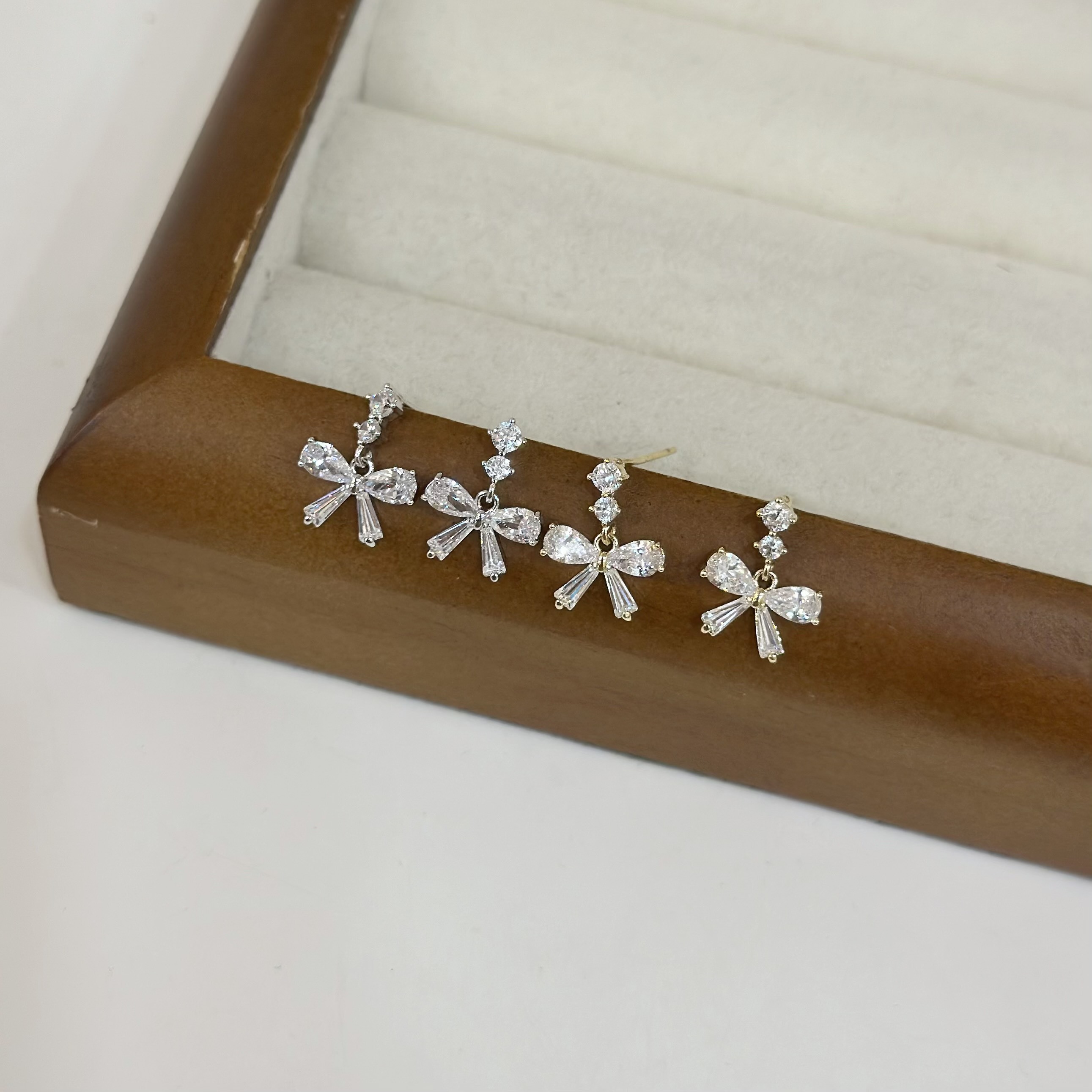 G52排鑽鋯石蝴蝶結小垂吊