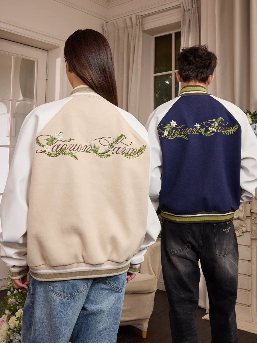 Harsh and Cruel 復古學院風 背後刺繡花卉 棒球夾克 HL244090395