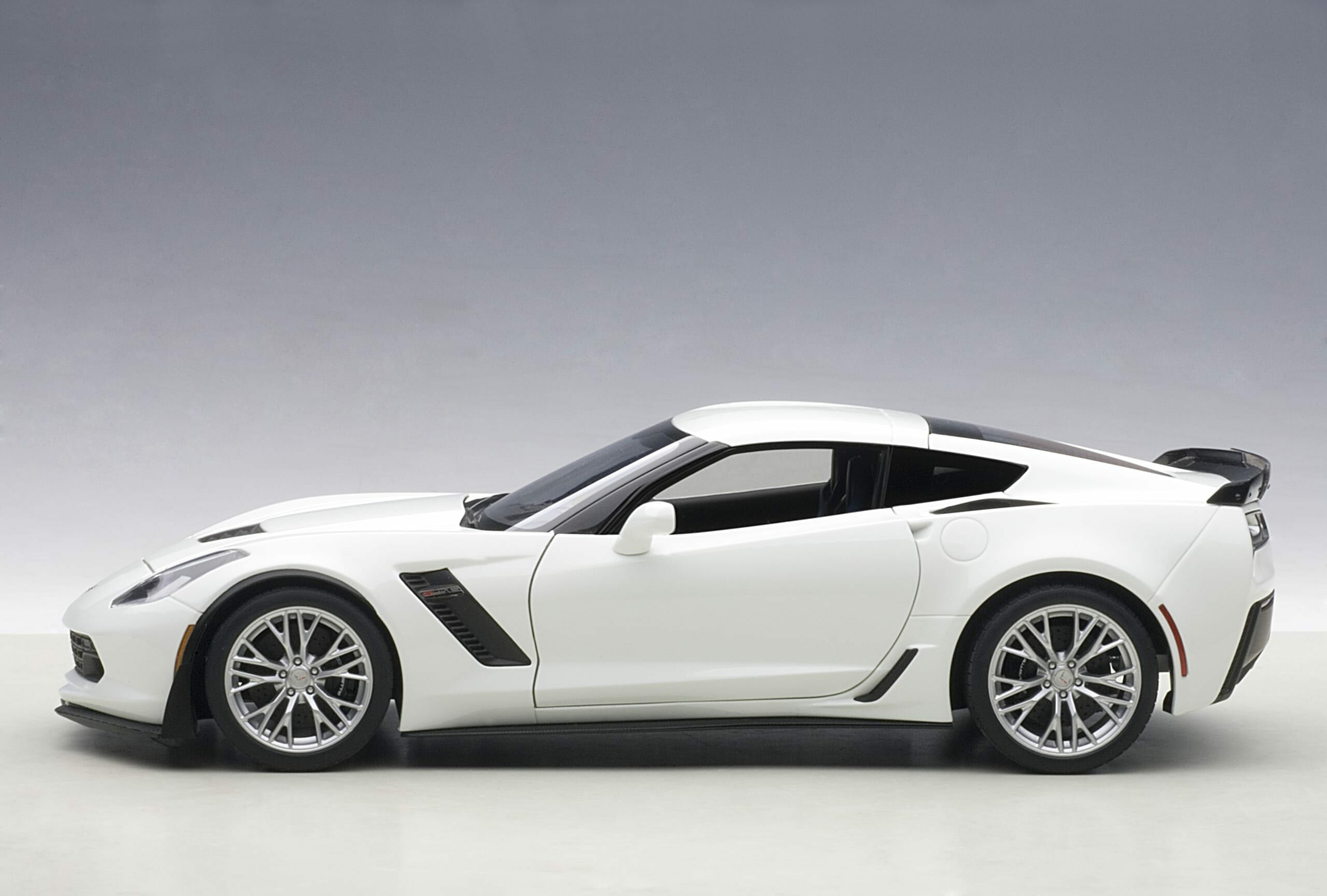 1/18 AUTOART Chevrolet Corvette C7 Z06 (Artic White) (71261)