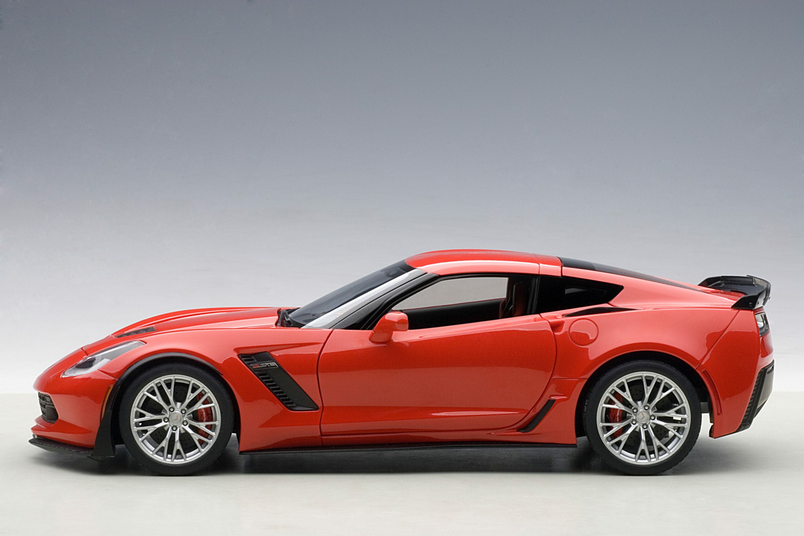 1/18 AUTOART Chevrolet Corvette C7 Z06 (Torch Red) (71262)