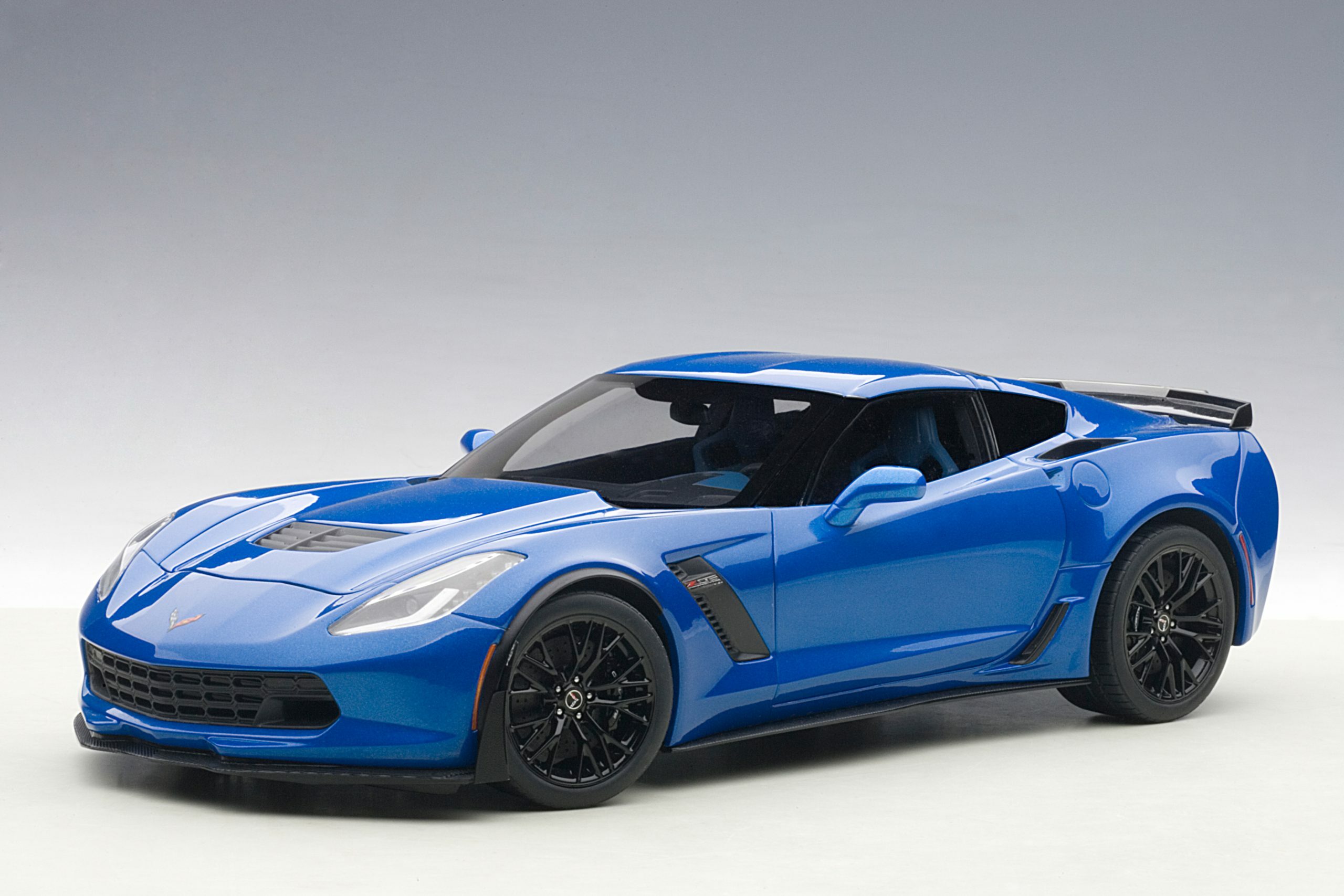 1/18 AUTOART Chevrolet Corvette C7 Z06 (Laguna Blue Tintcoat) (71265)