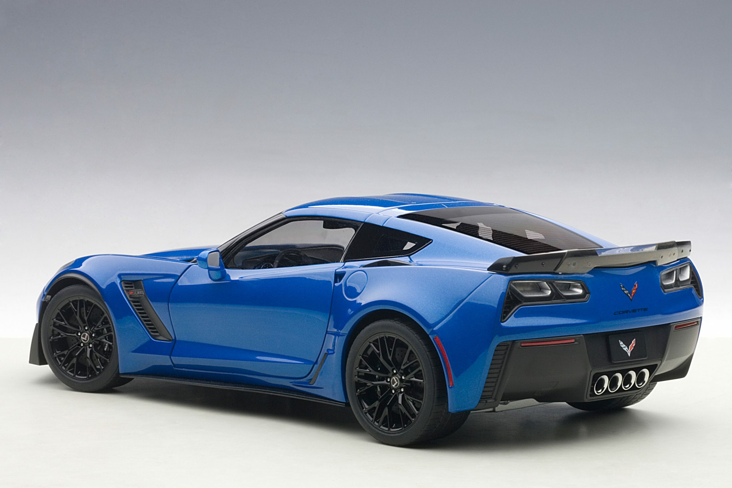 1/18 AUTOART Chevrolet Corvette C7 Z06 (Laguna Blue Tintcoat) (71265)