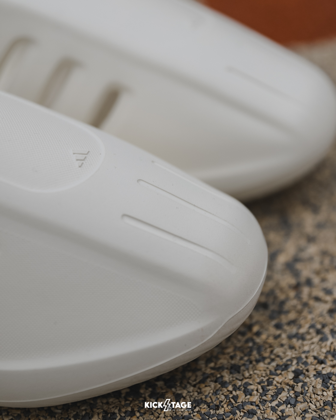 [特賣售出無退換] 男女鞋 ADIDAS ADIFOM IIINFINITY MULE 米白 防水 一體式 懶人鞋 穆勒拖鞋【JH6766】ADWP